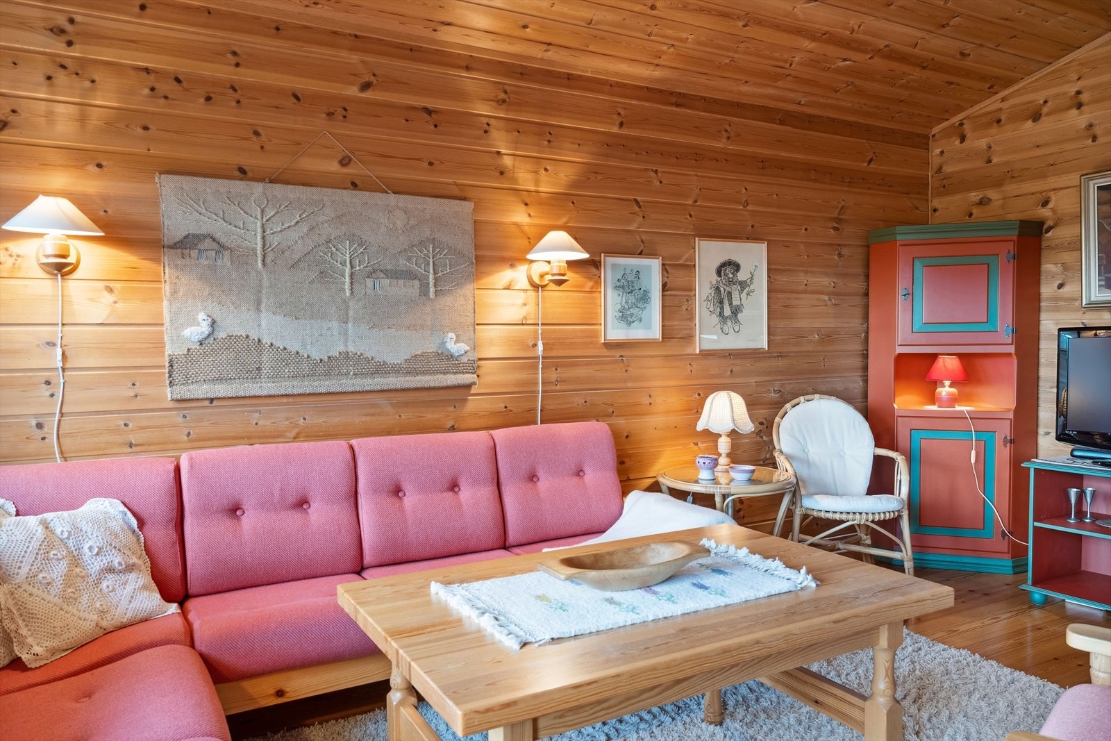 Panelte overflater og tregulv. Galleribilde