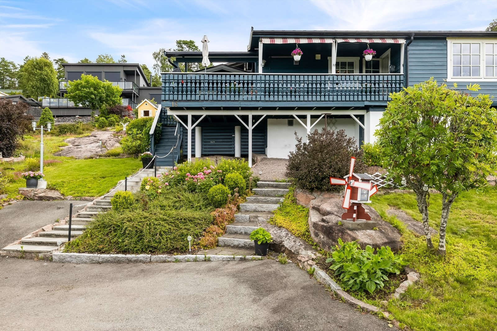 Meget pent opparbeidet og flott tomt Galleribilde