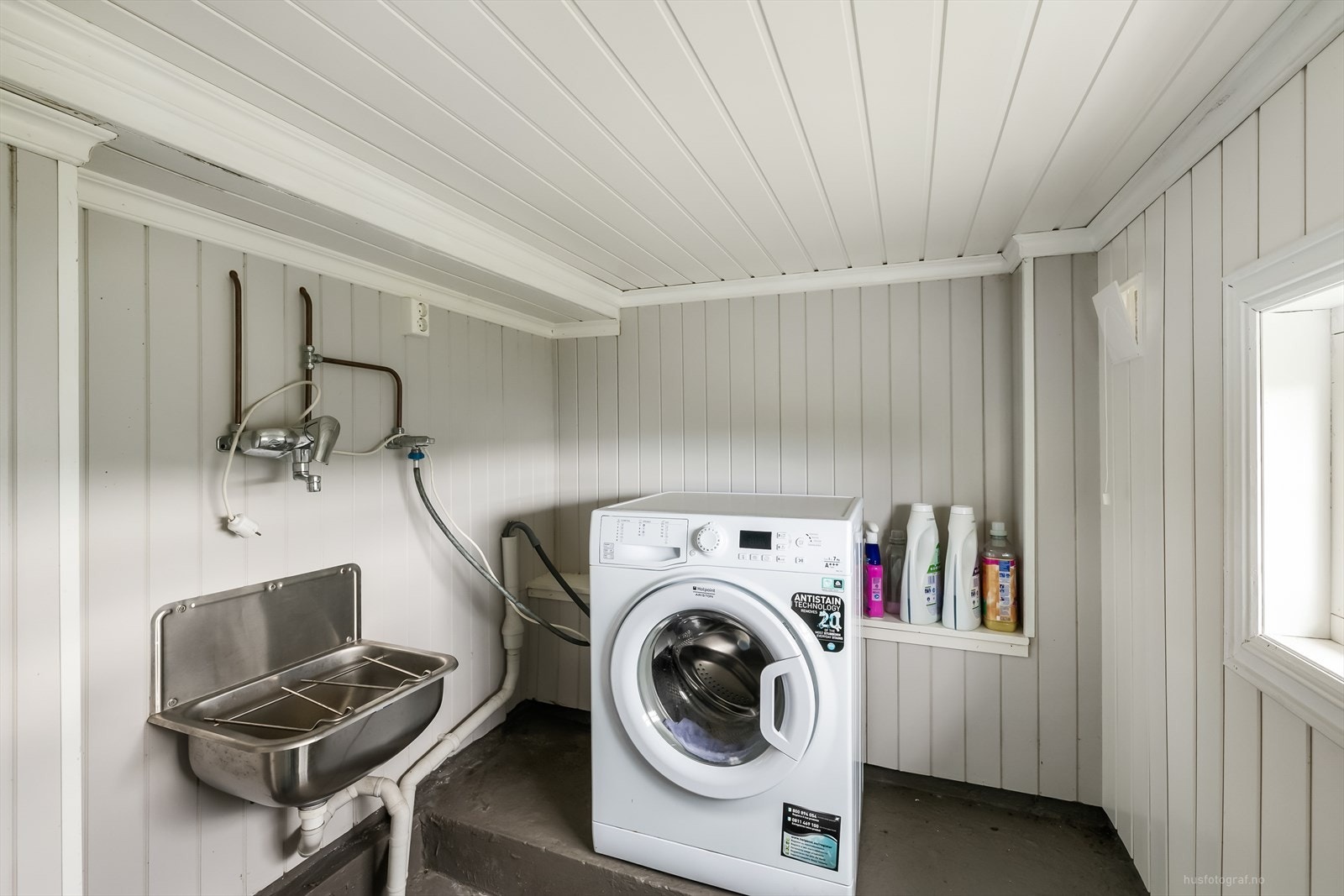 Vaskerom ifm. kjeller (lav takhøyde) Galleribilde