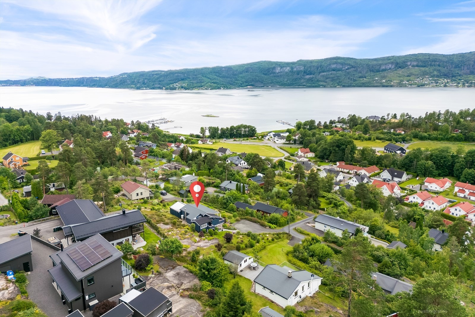 Sandebukta ligger få minutter fra eiendommen Galleribilde