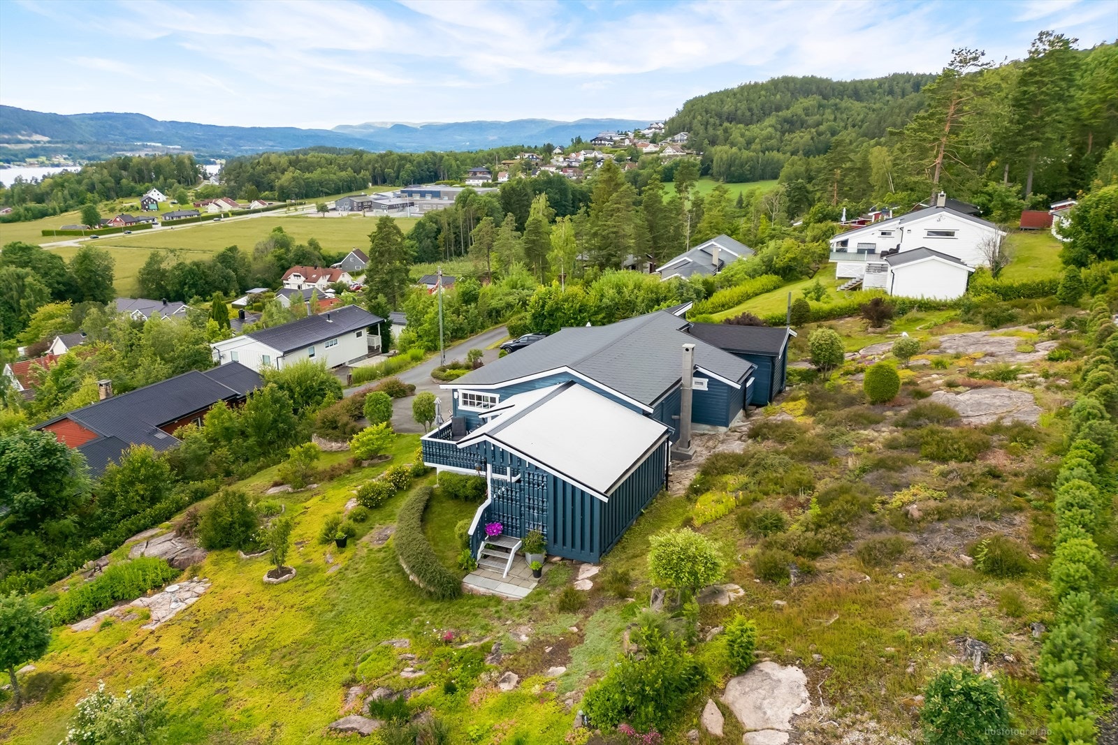 Dronebilde (Selvik skole i bakgrunnen) Galleribilde