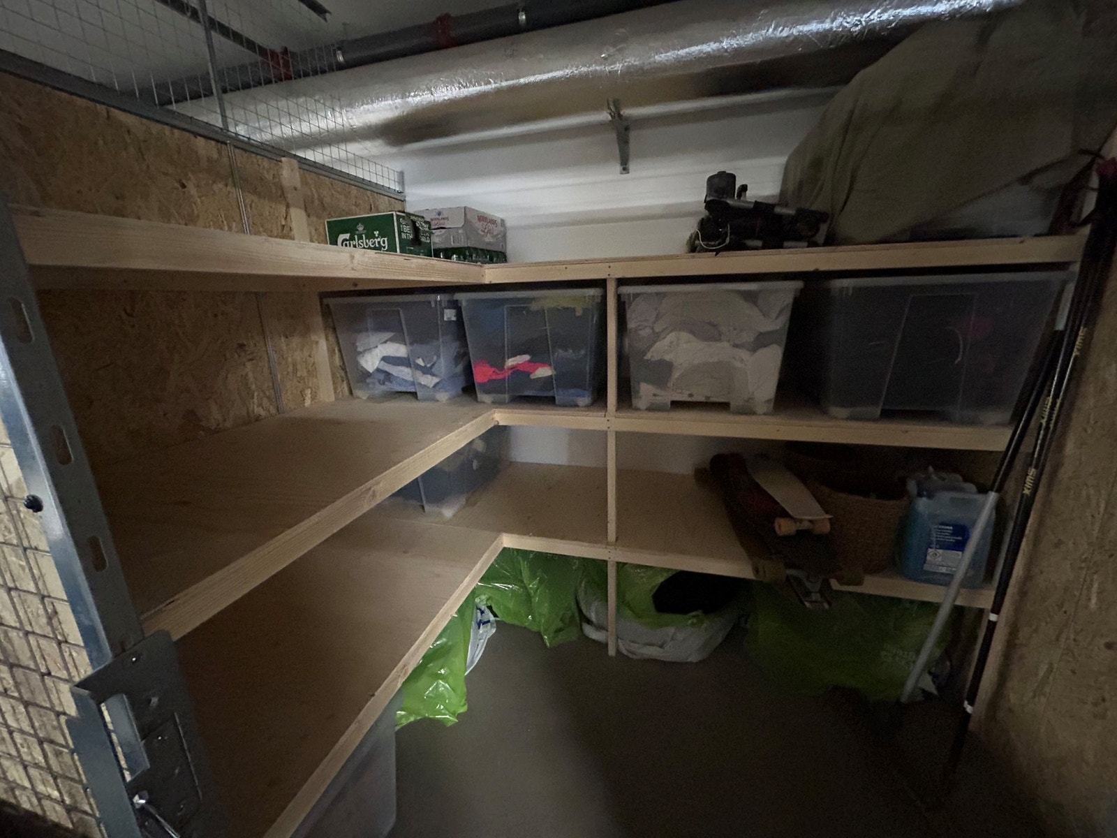 Bod rett bak parkering Galleribilde