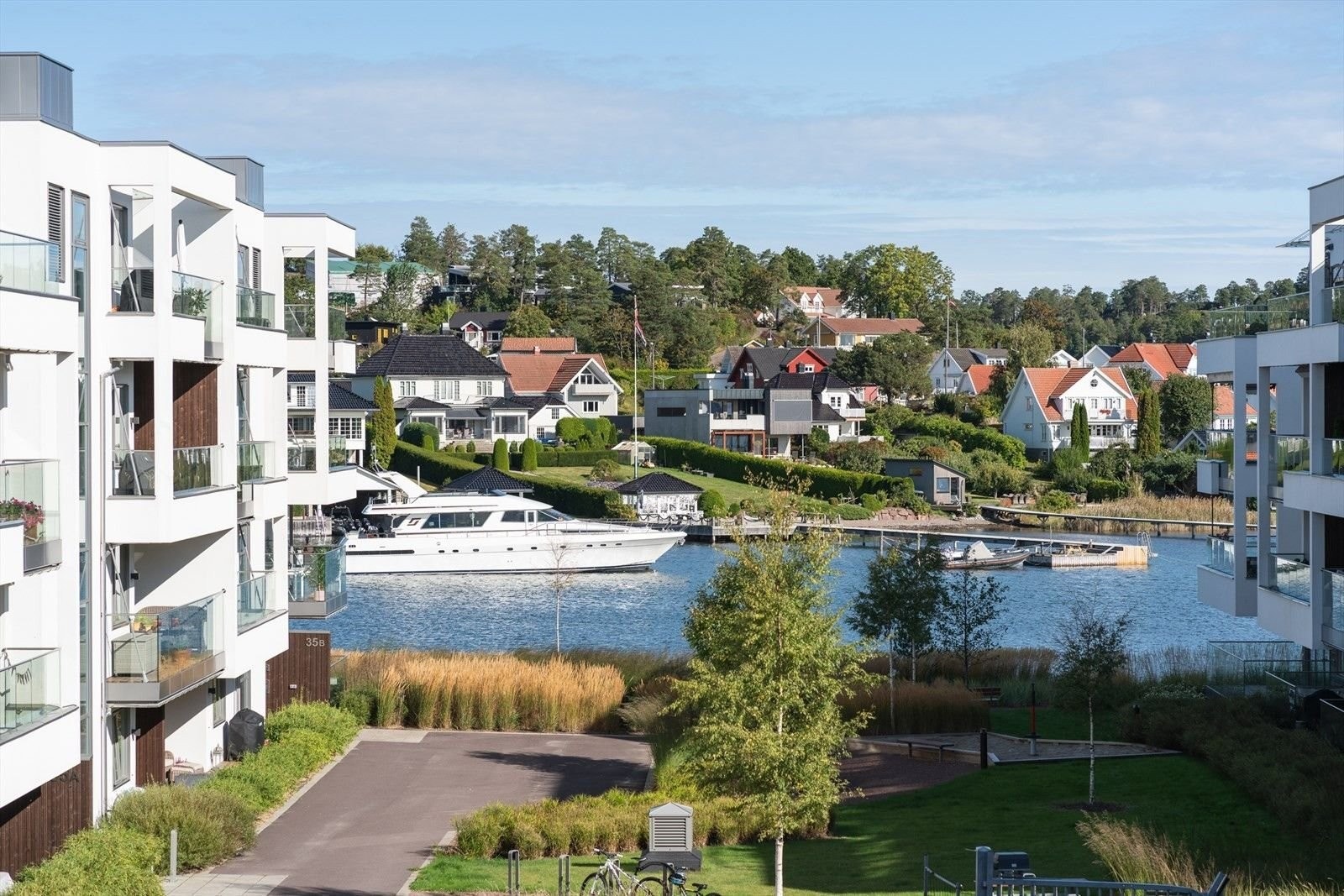 Nydelig sjøutsikt fra terrassen Galleribilde