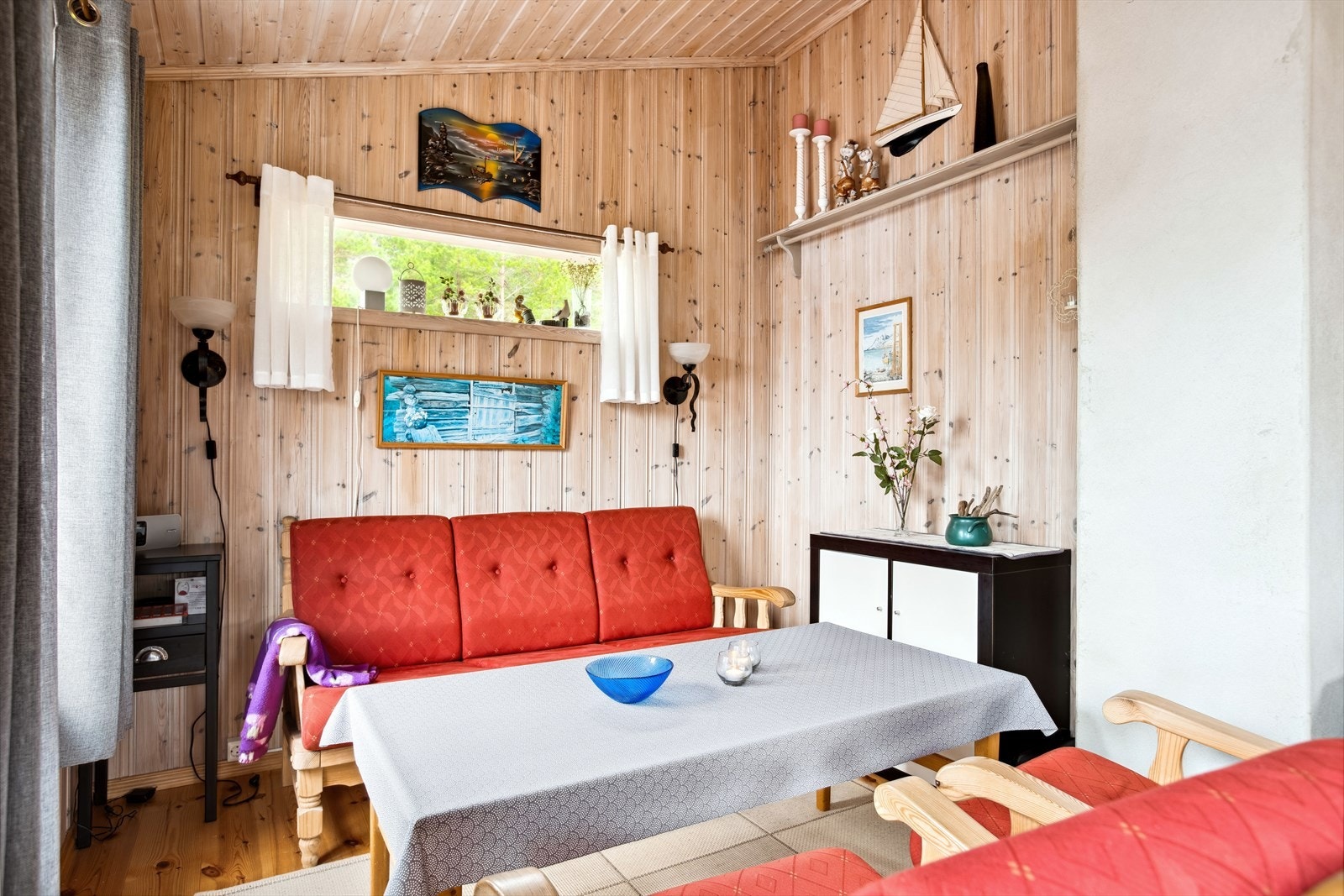 Stuen innbyr til hygge fra tidlig morgen til sent på kveld. Galleribilde