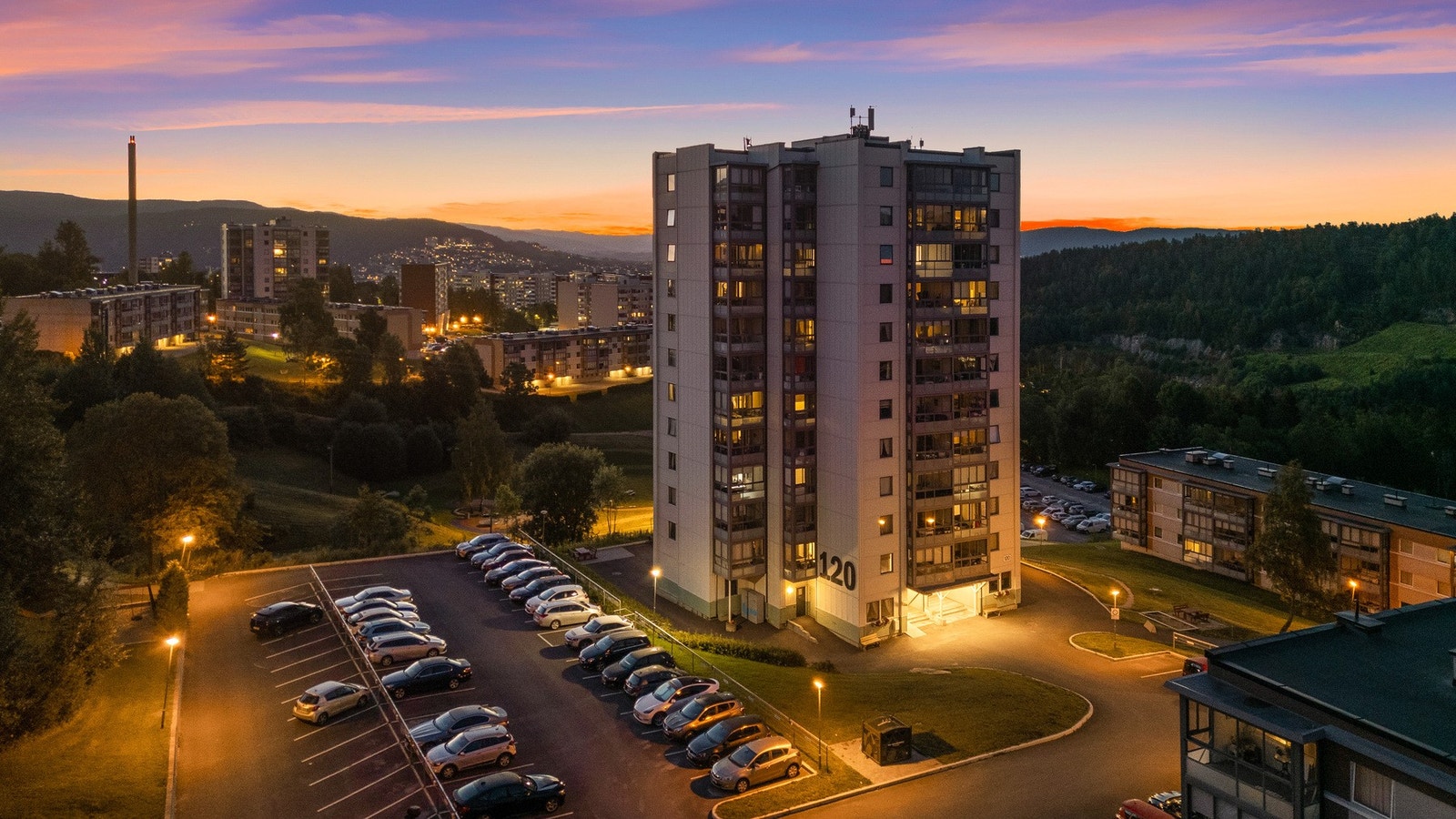 Leiligheten ligger i byggets 7.etasje i populære "stjerneblokka" Galleribilde