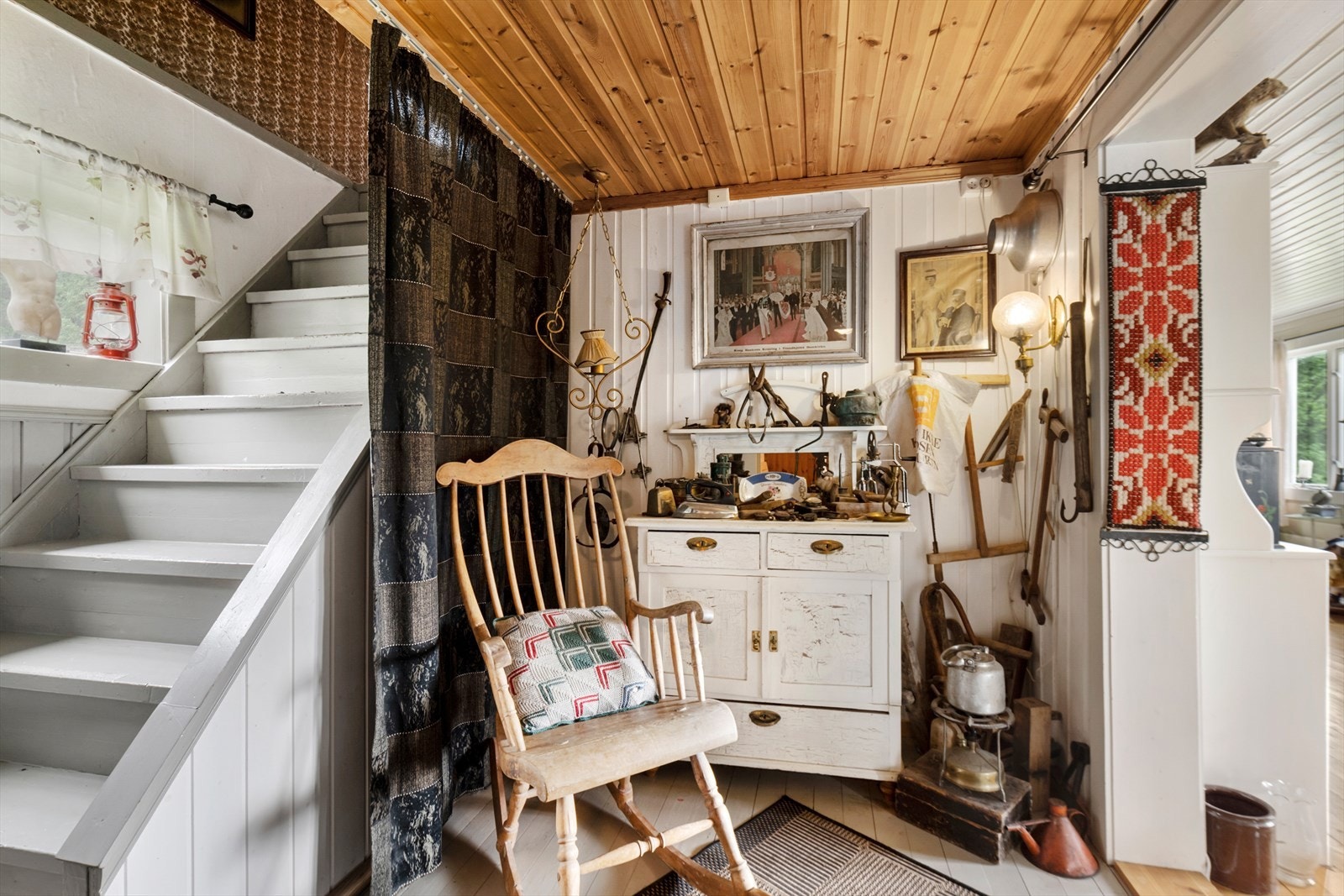 Trappegangen har muligheter for ekstra oppbevaring. Galleribilde