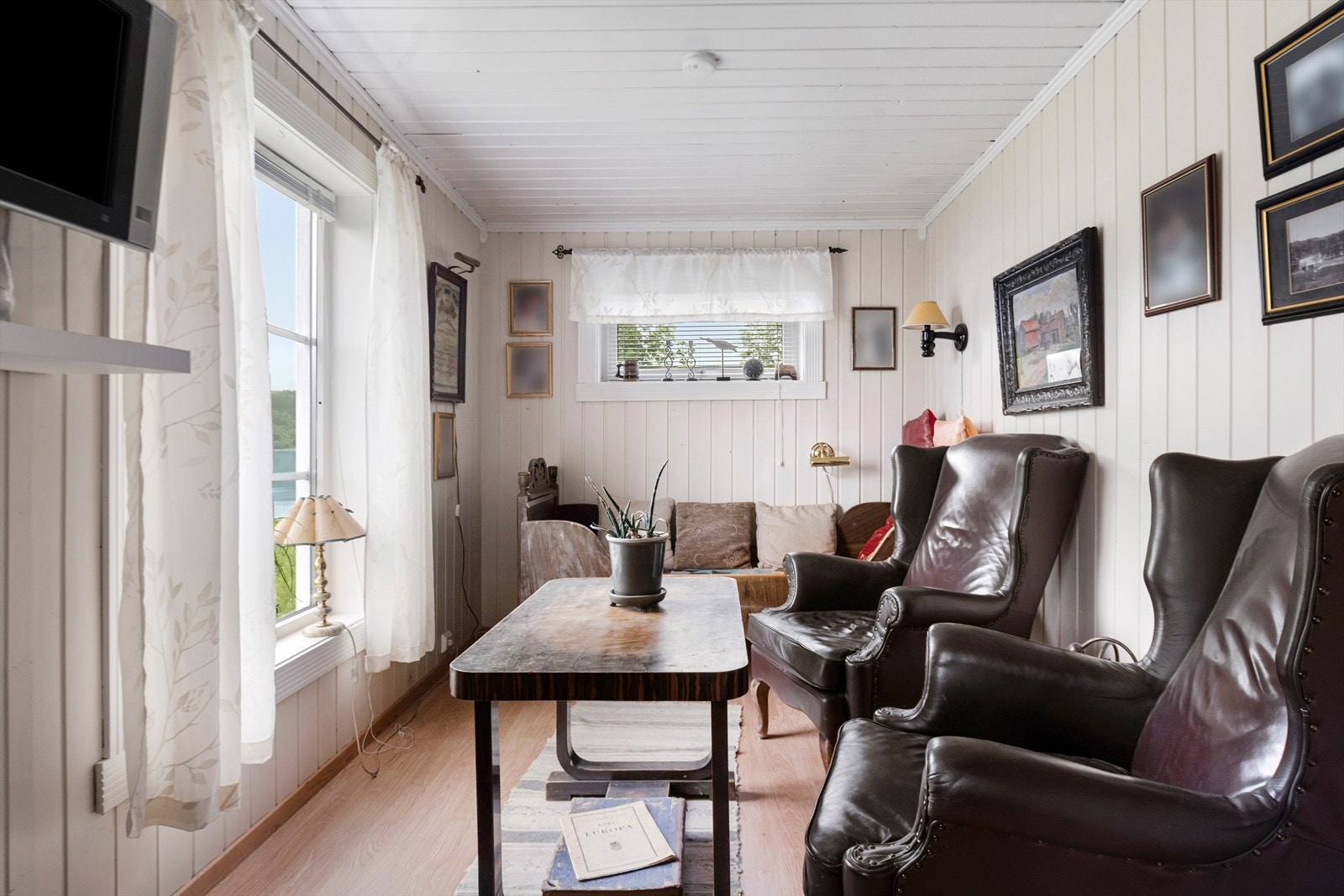 Innredningen er strategisk plassert for å nyte den fantastiske utsikten. Her kan du virkelig koble av og finne ro. Galleribilde