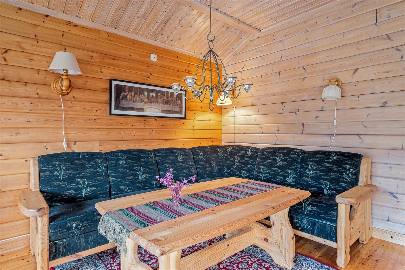 Sofagruppen kommer godt med på regnværsdager, når brettspill står på dagsorden. Galleribilde