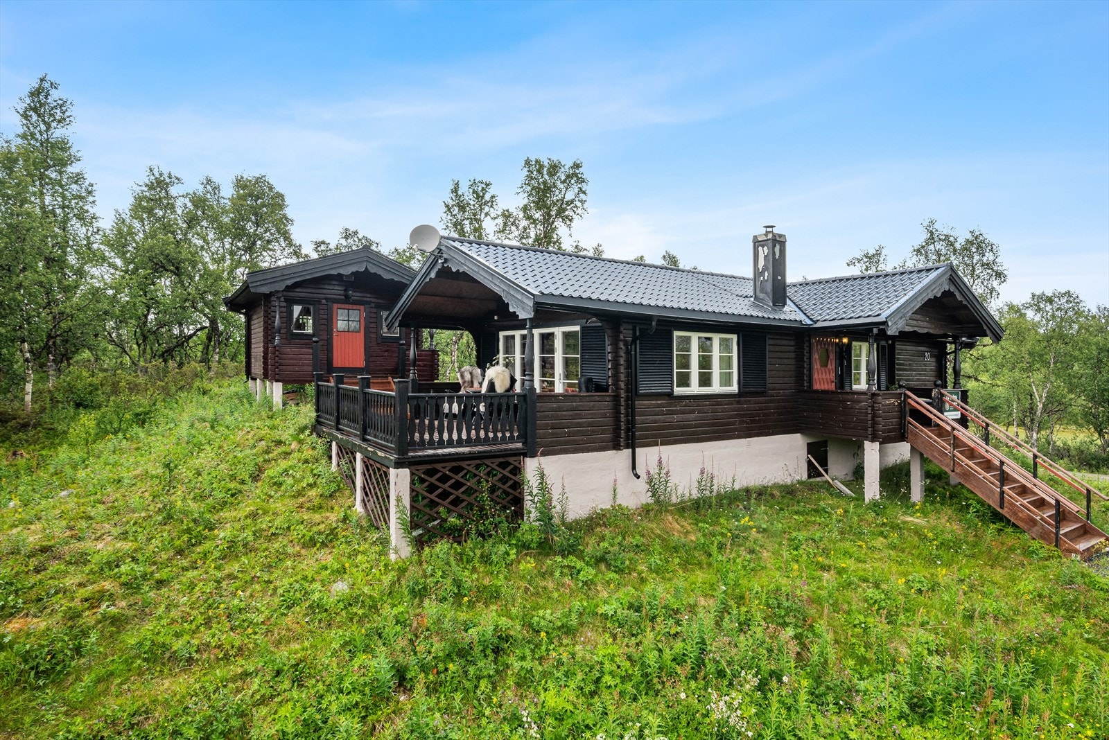 På eiendommen finner vi også eget anneks og et uthus. Galleribilde