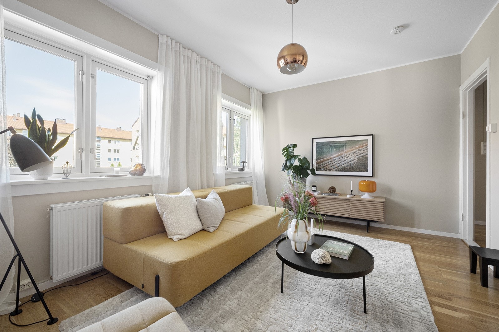 Varmtvann, oppvarming ved vannbåren varme (radiator, fjernvarme) samt fibernett inngår i fellesutgiftene. Galleribilde