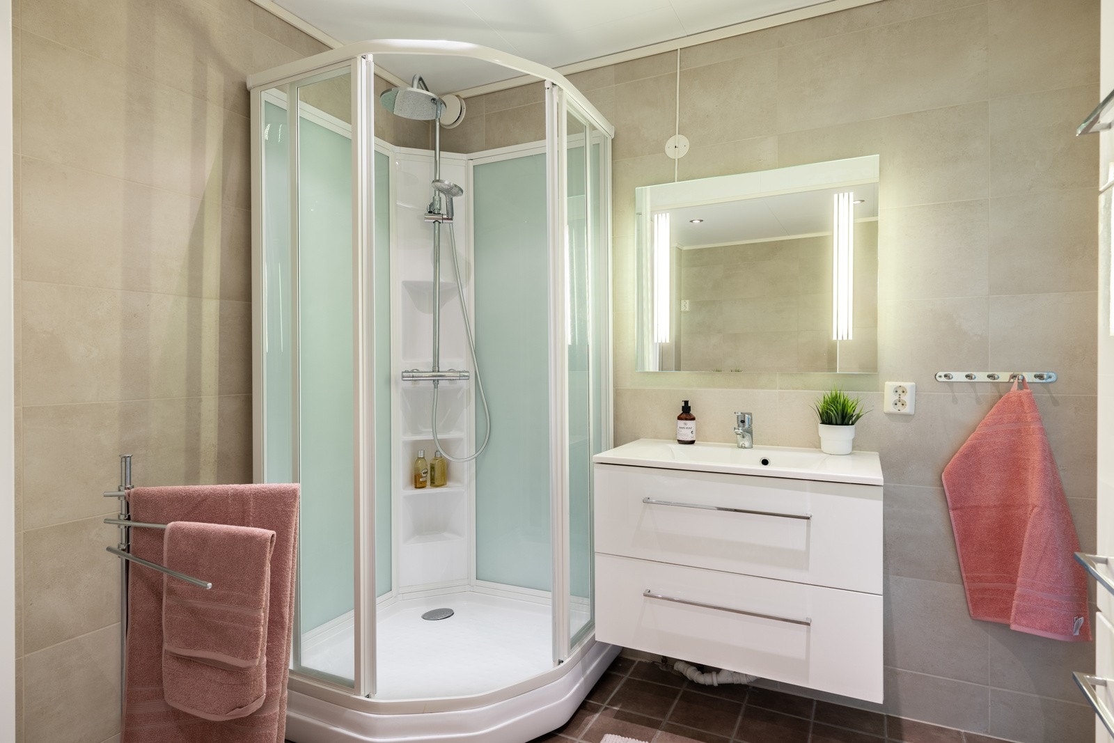 Badet ble pusset opp i 2011. Flere oppgraderinger gjort i 2013 (se takstrapport). Galleribilde