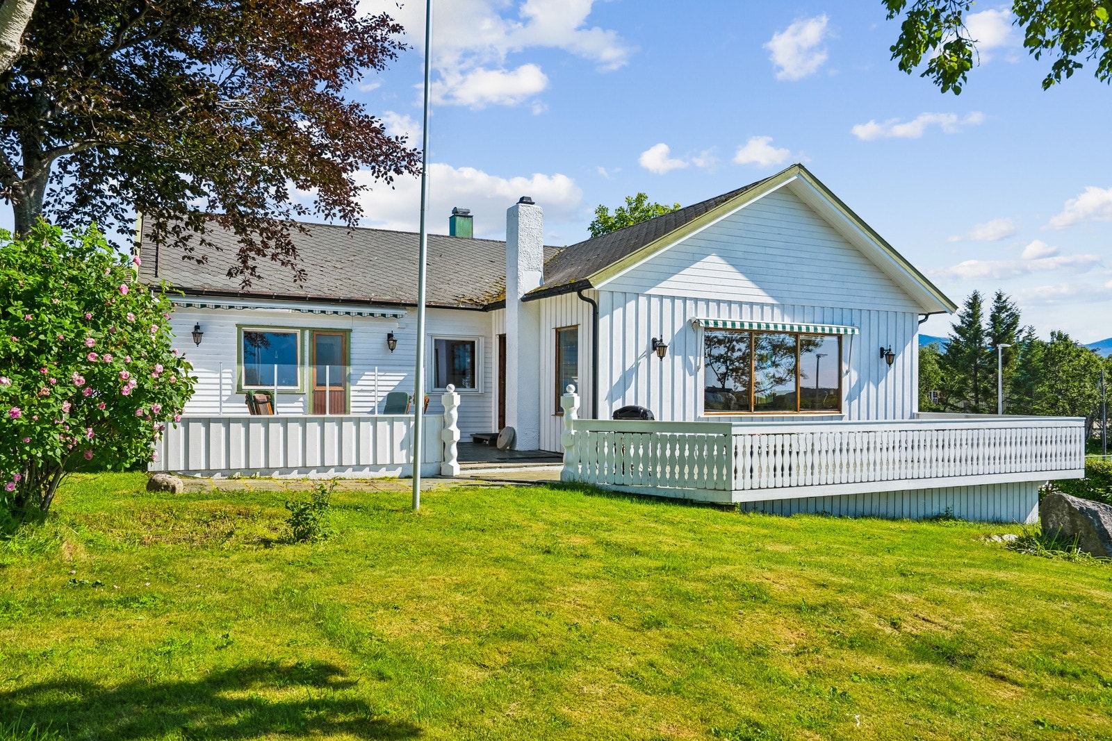 Boligen er oppført i 1964, med tilbygg fra 1975. Galleribilde