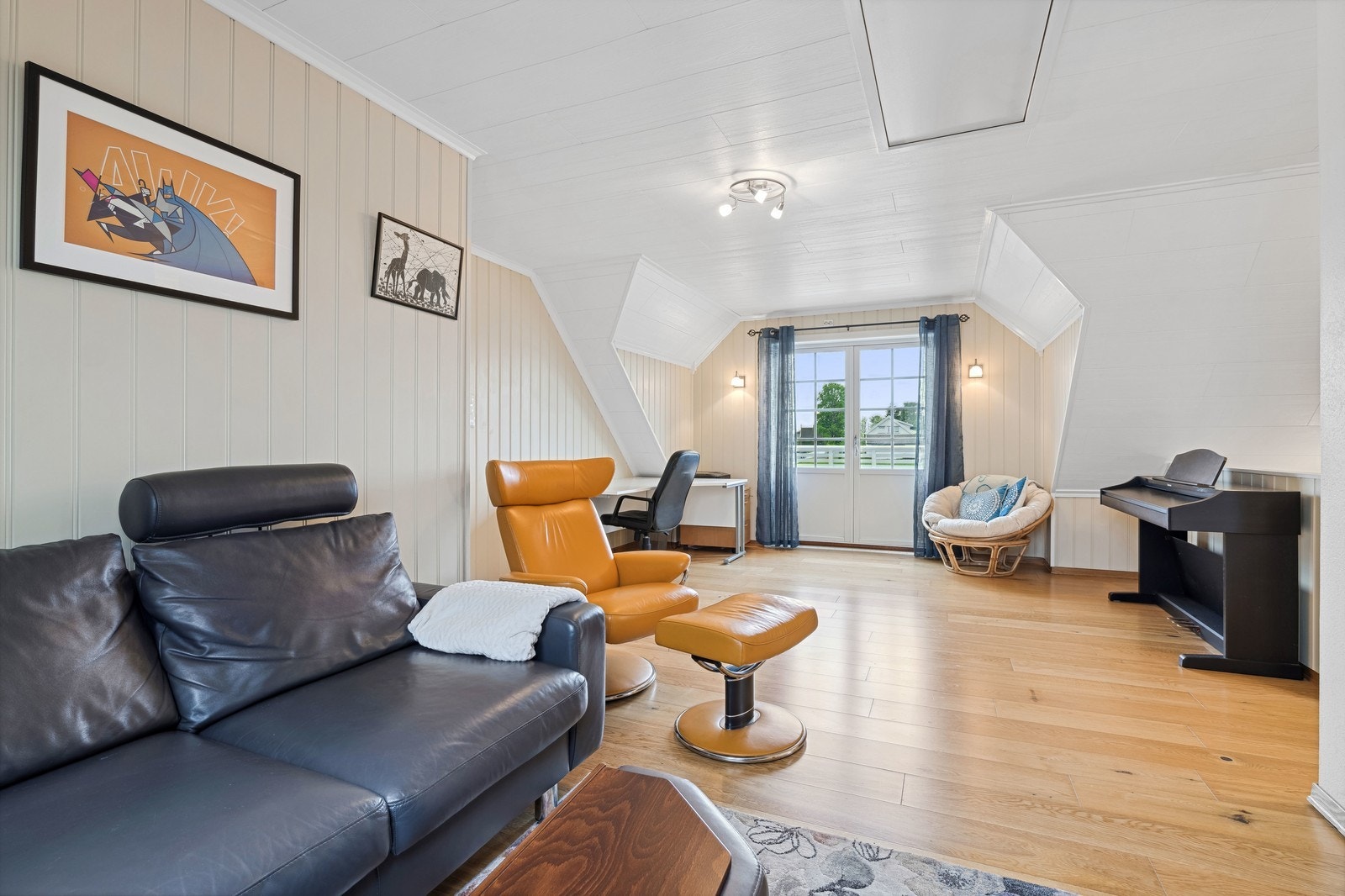 Hyggelig loftstue! Direkte utgang til balkong Galleribilde