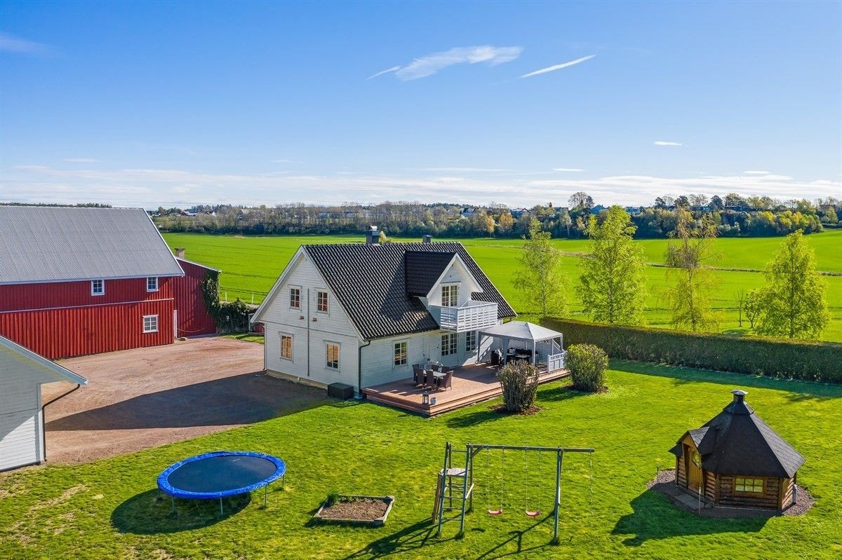 Boligen ligger landlig og idyllisk til! Galleribilde