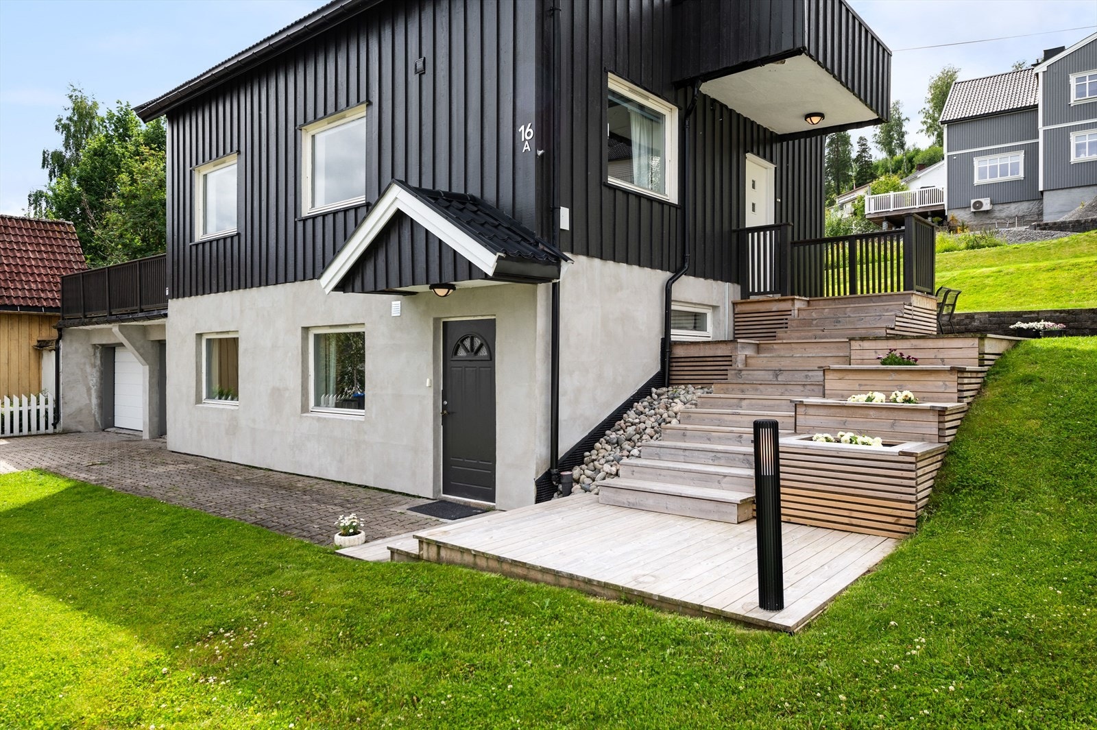 Ny adkomst og trapp til hoveddel med belysning Galleribilde