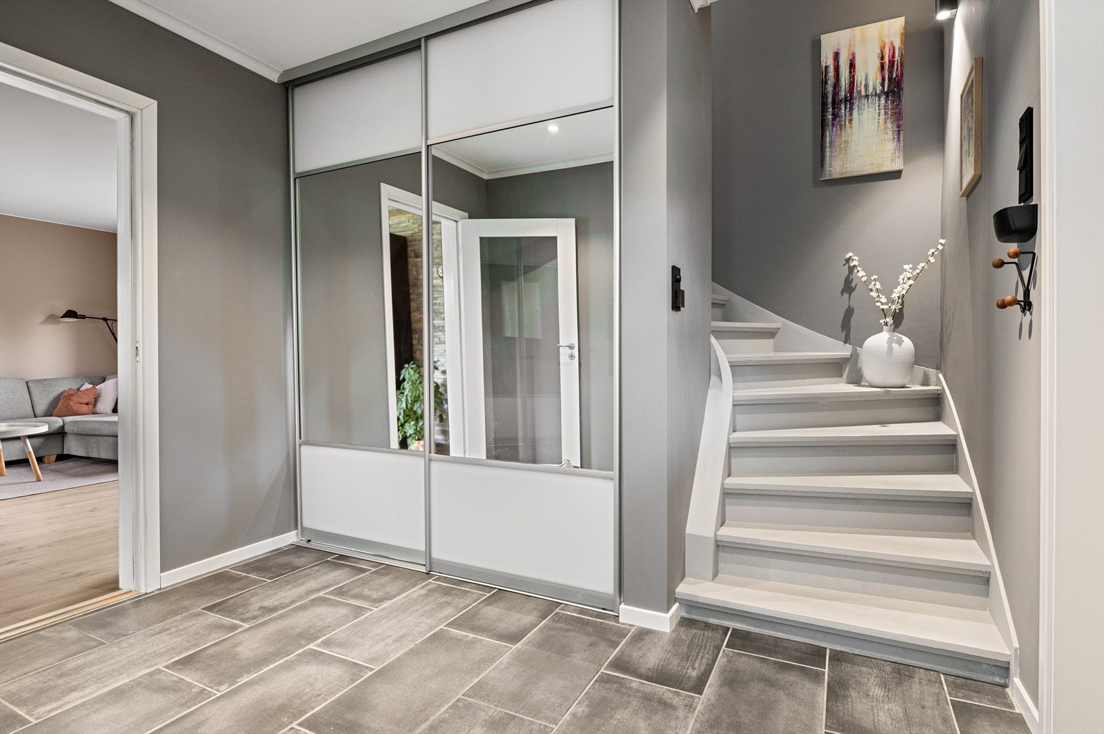 Adkomst til 2. etasje Galleribilde