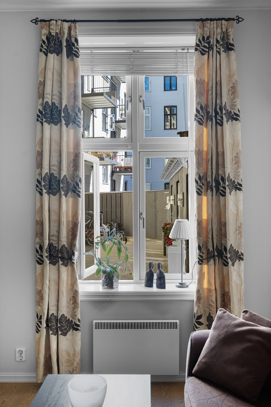 Leiligheten har en-stavs parkett, er godt vedlikeholdt og har en sjarmerende atmosfære. Galleribilde