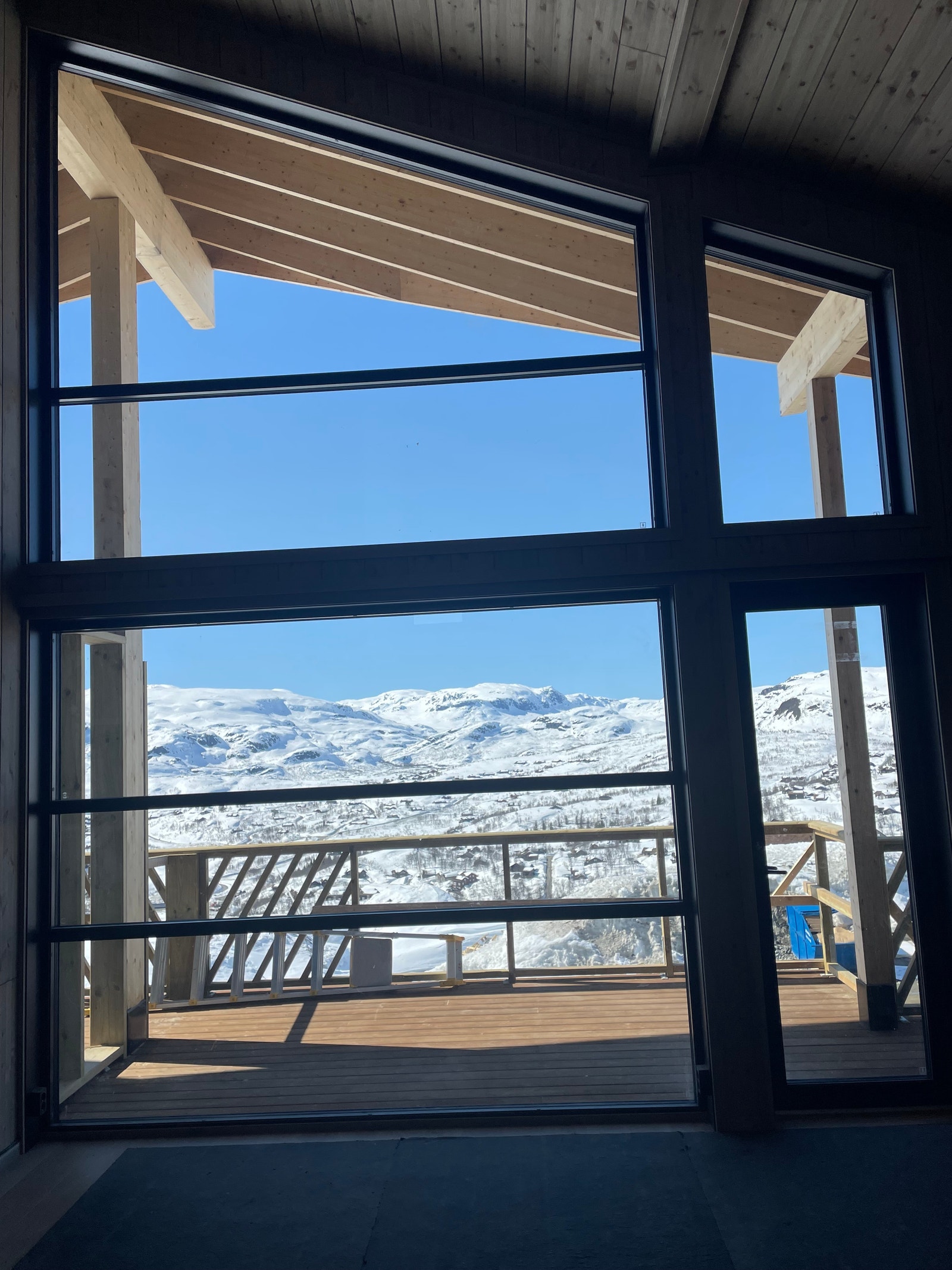 Utsikten fra stue i 2.etg, her får du inn både natur og himmel Galleribilde