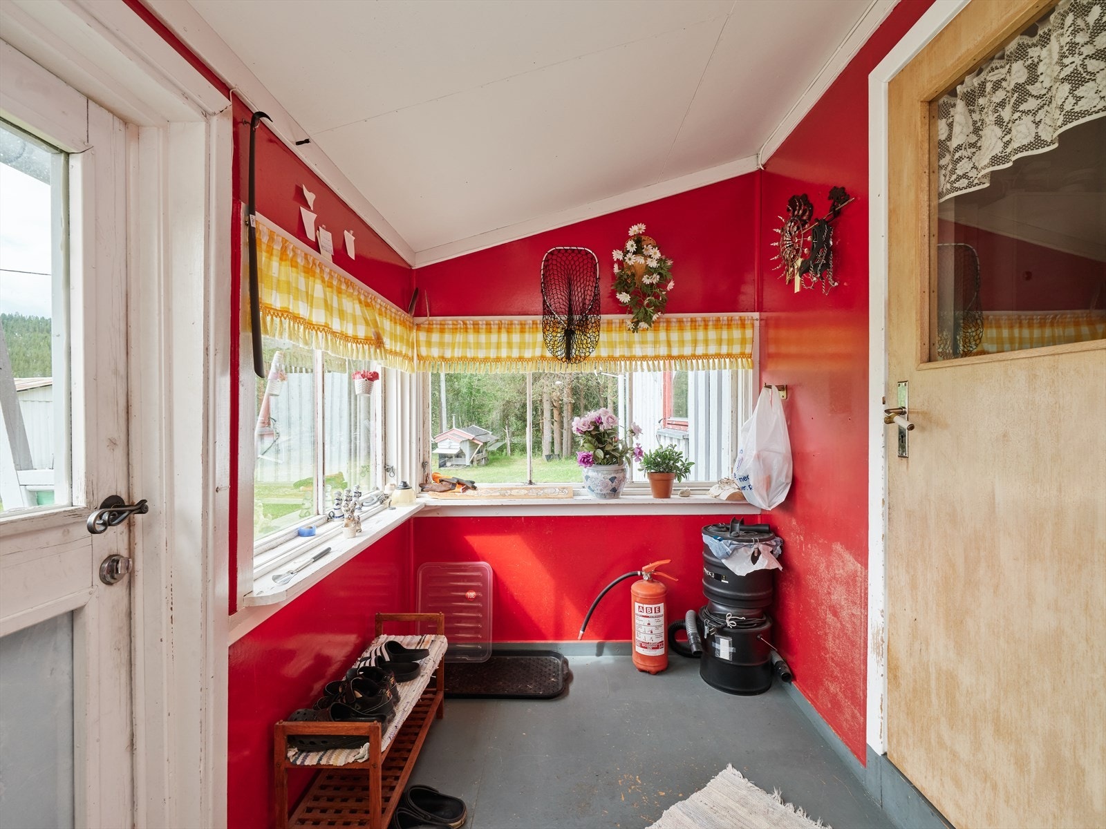 Vindfang med god plass til oppbevaring. Galleribilde