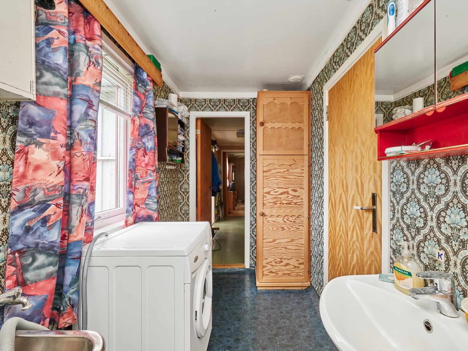 Opplegg for vaskemaskin på badet. Galleribilde