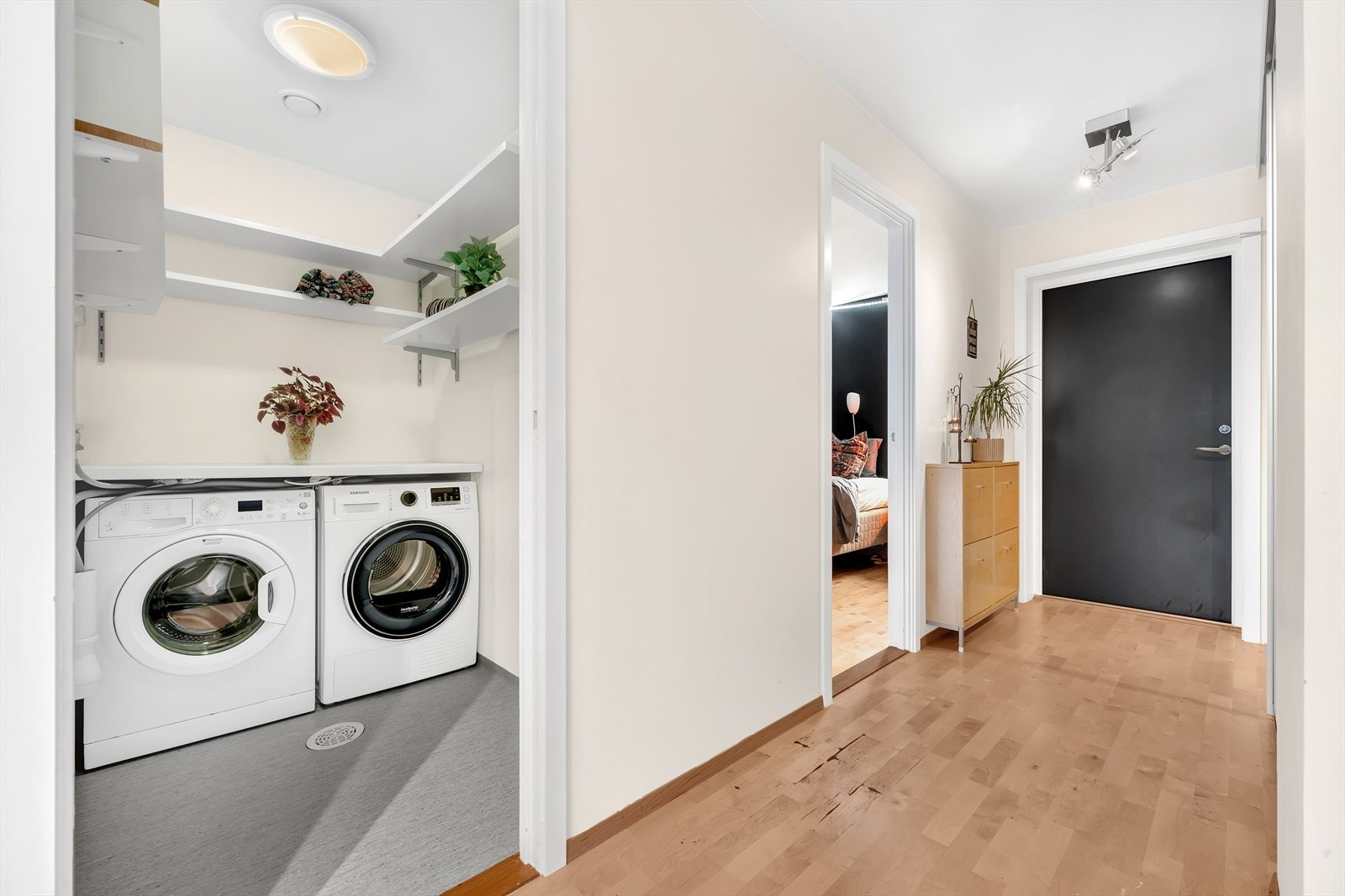 Fra gangen har man direkte adkomst til vaskerommet. Galleribilde