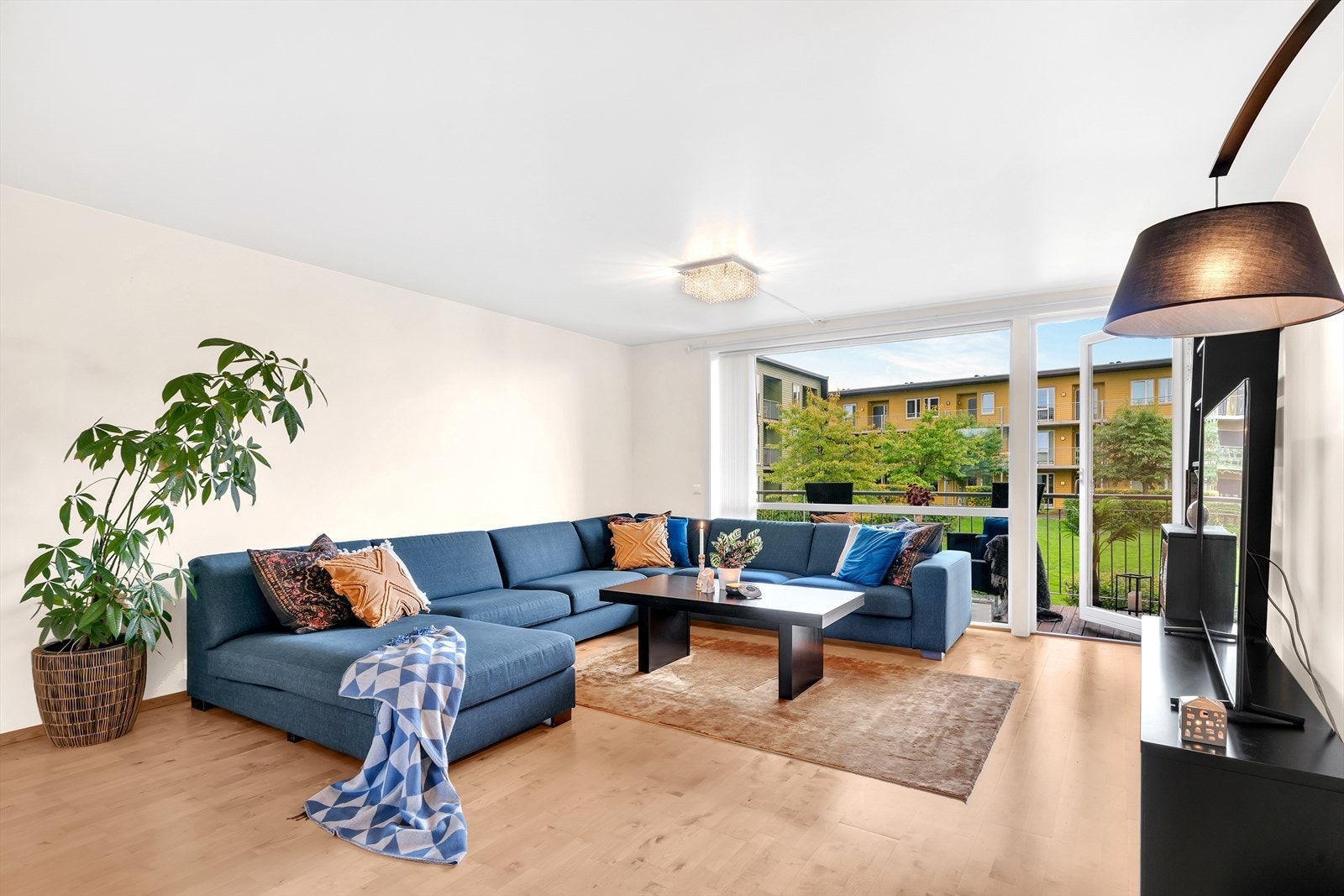 Aktiv Eiendomsmegling v/Christian Drøyvold har gleden av å presentere Haakon Odd Christiansen veg 11 - en pen 3-roms selveierleilighet. Galleribilde