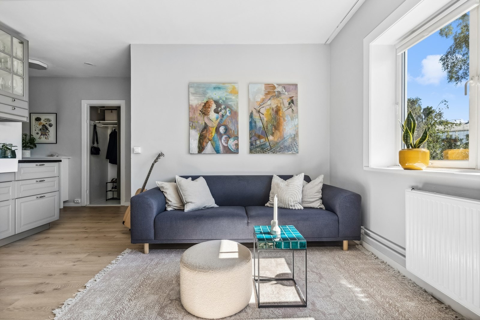 Når strømprisene stiger er det godt å vite at oppvarming av boligen og varmtvann er inkludert i felleskostnadene. For øvrig er felleskostnadene kun på kr. 3 482,- Galleribilde