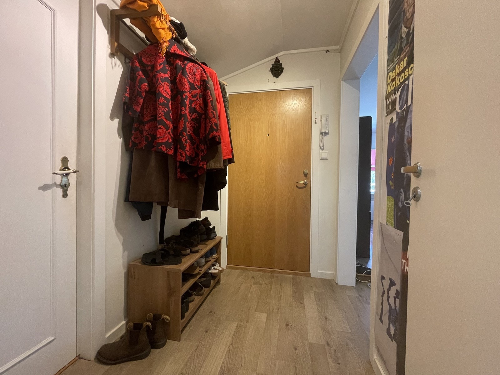 Entre med god plass til sko og yttertøy. Galleribilde