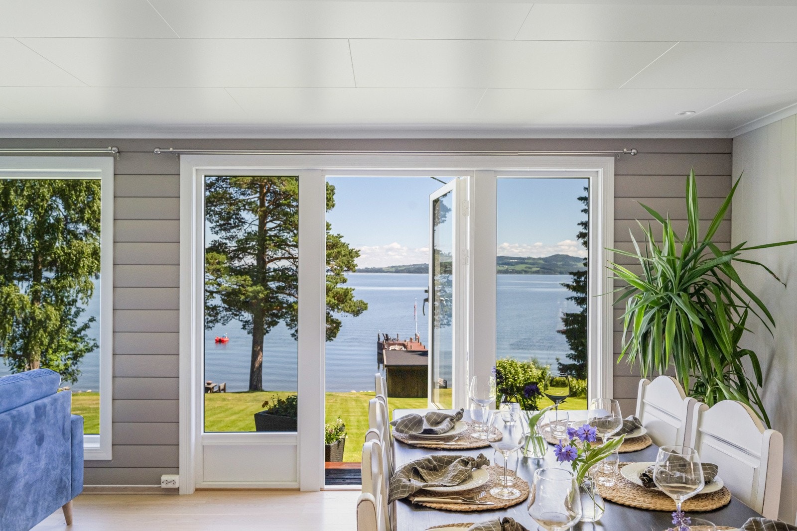 Utgang fra stuen til hagen. Galleribilde