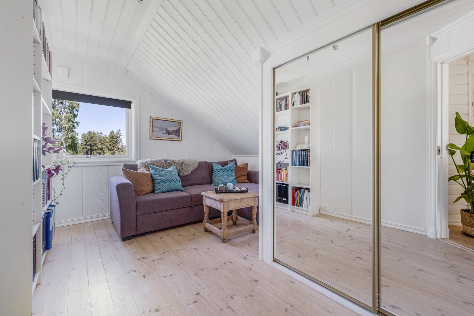 Her er det skyvedørsgarderobe. Galleribilde