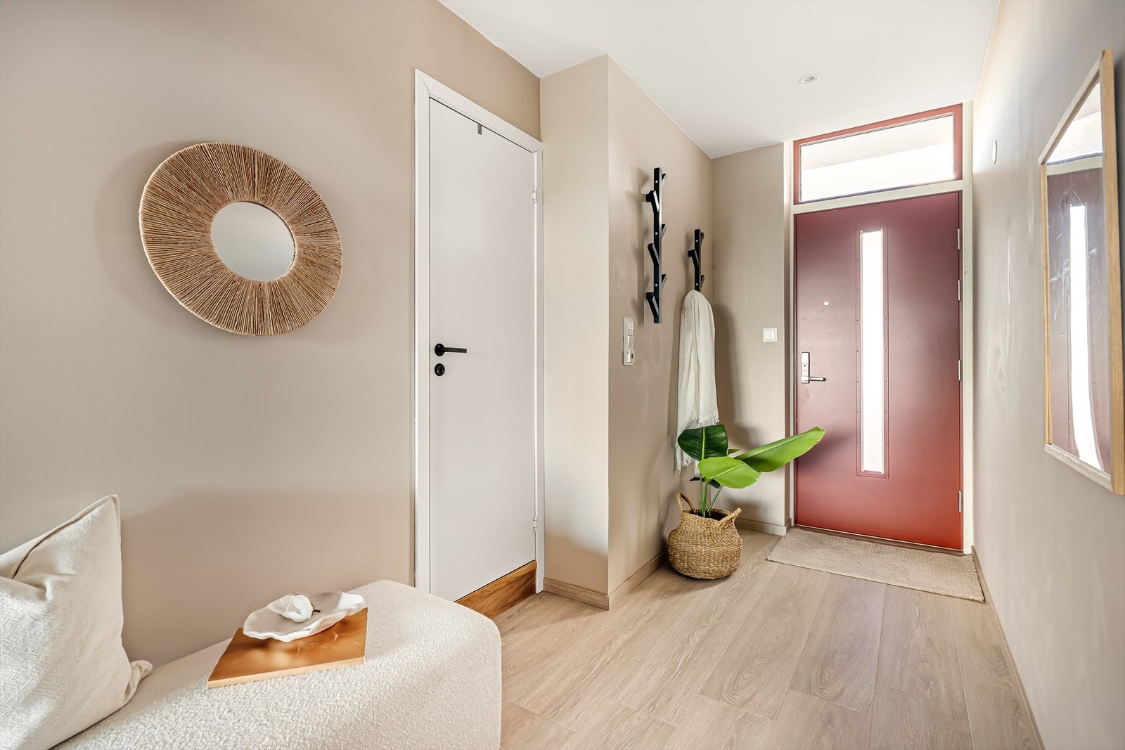 Det er lagt et lyst og moderne gulv gjennomgående. Galleribilde