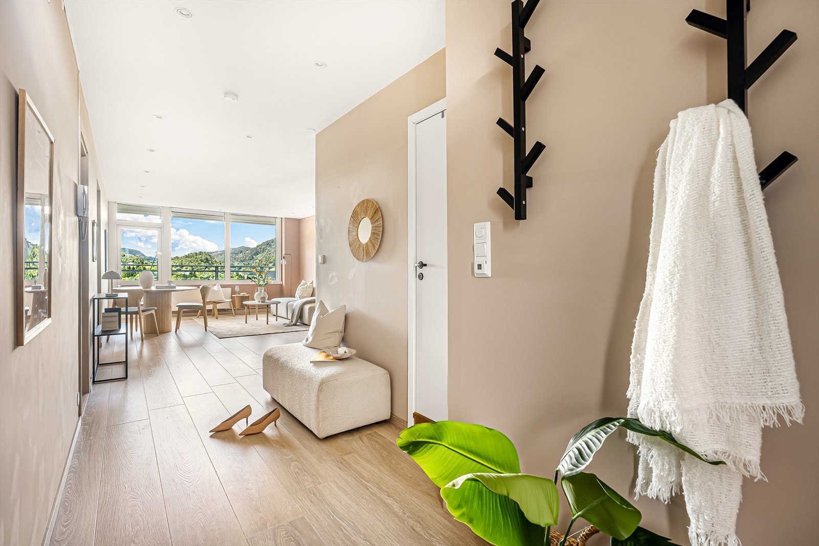 Man møtes også umiddelbart av den flotte utsikten når man kommer inn døren! Galleribilde