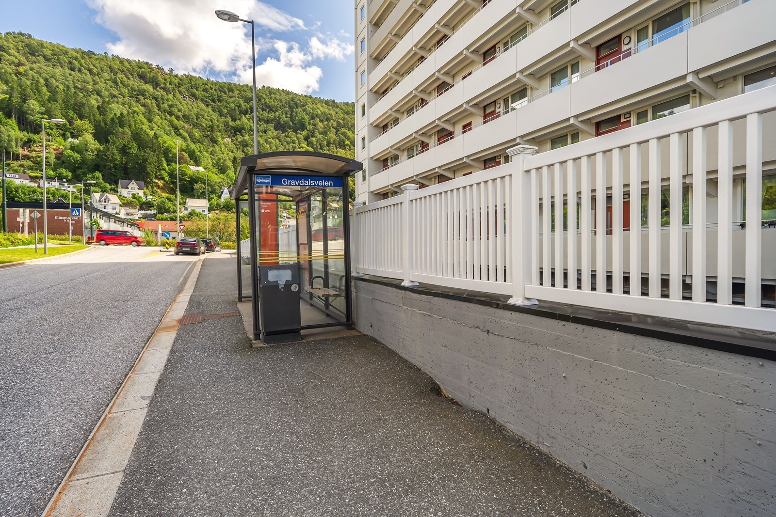 Man kan faktisk ikke få busstopp nærmere. Galleribilde