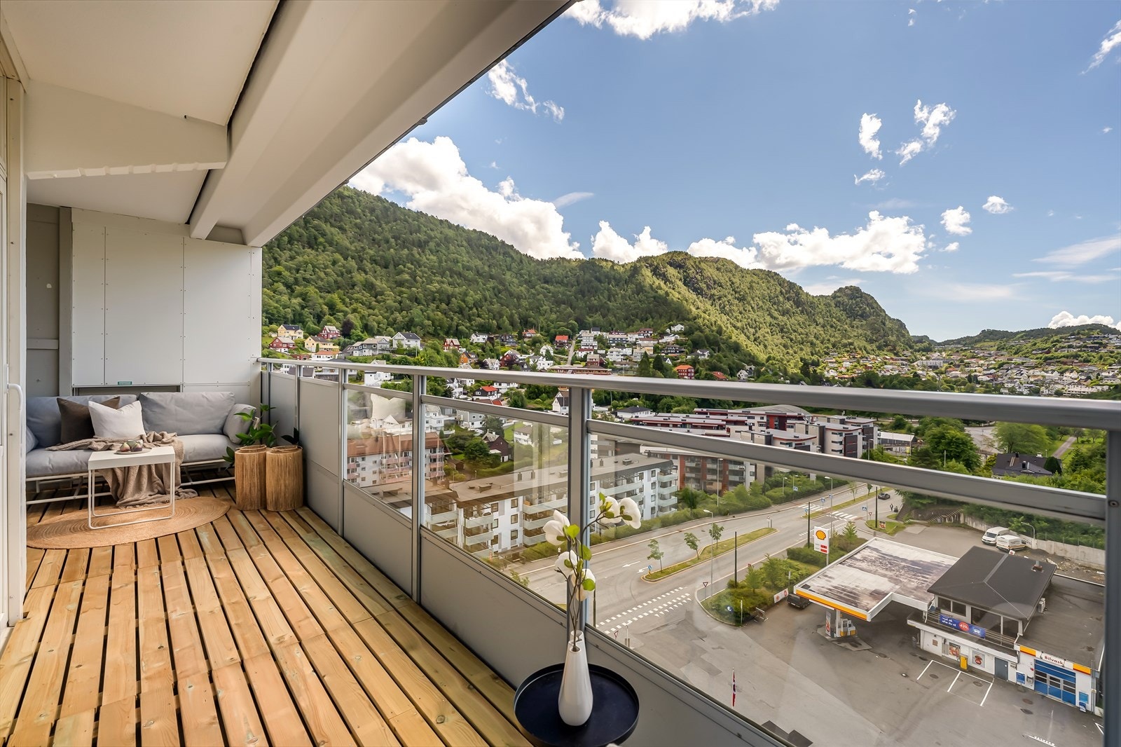 Balkongen fikk nytt dekke i 2024. Galleribilde