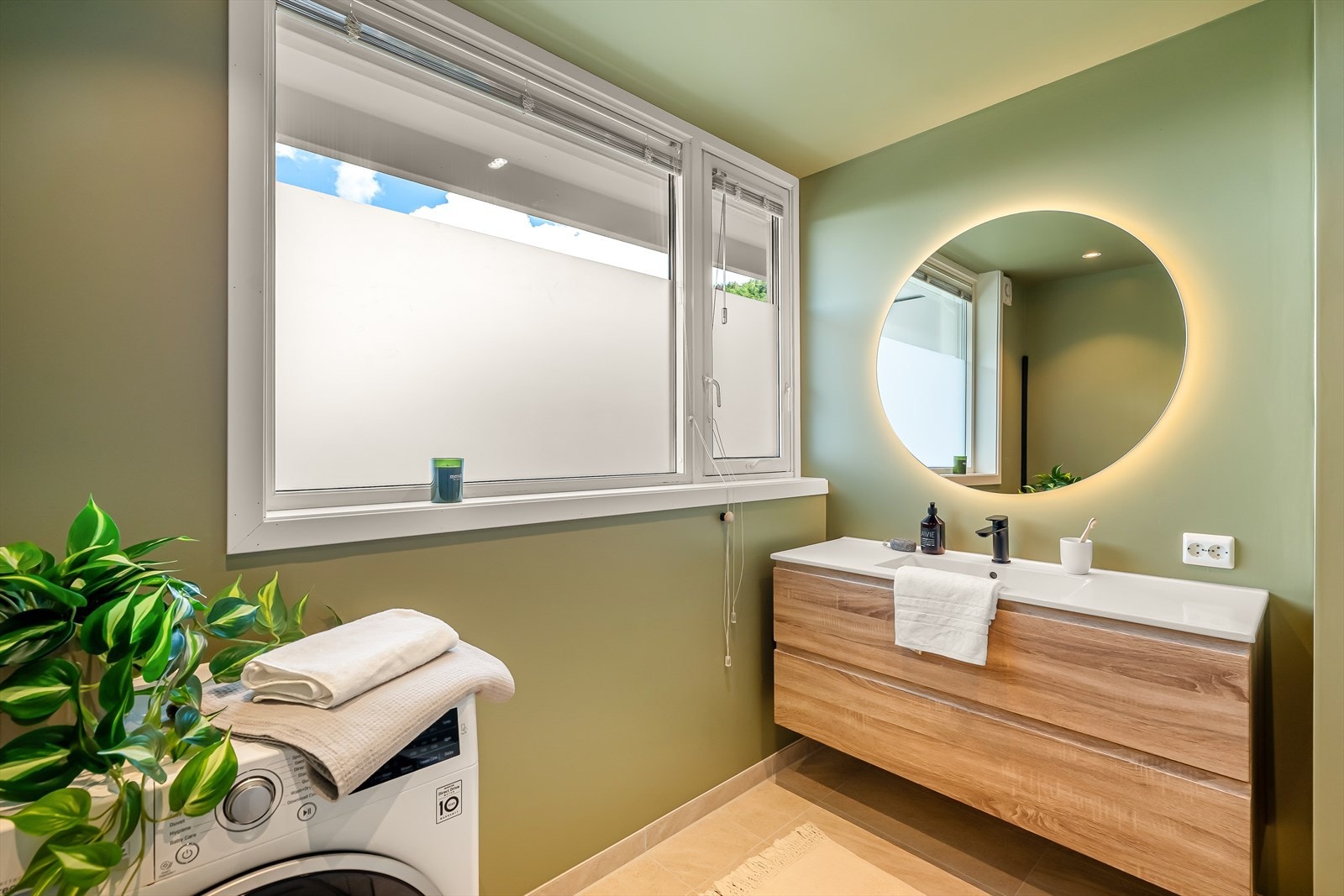 Lekkert nyoppusset bad! Arbeidet er utført av Grevstad & Tvedt. Galleribilde