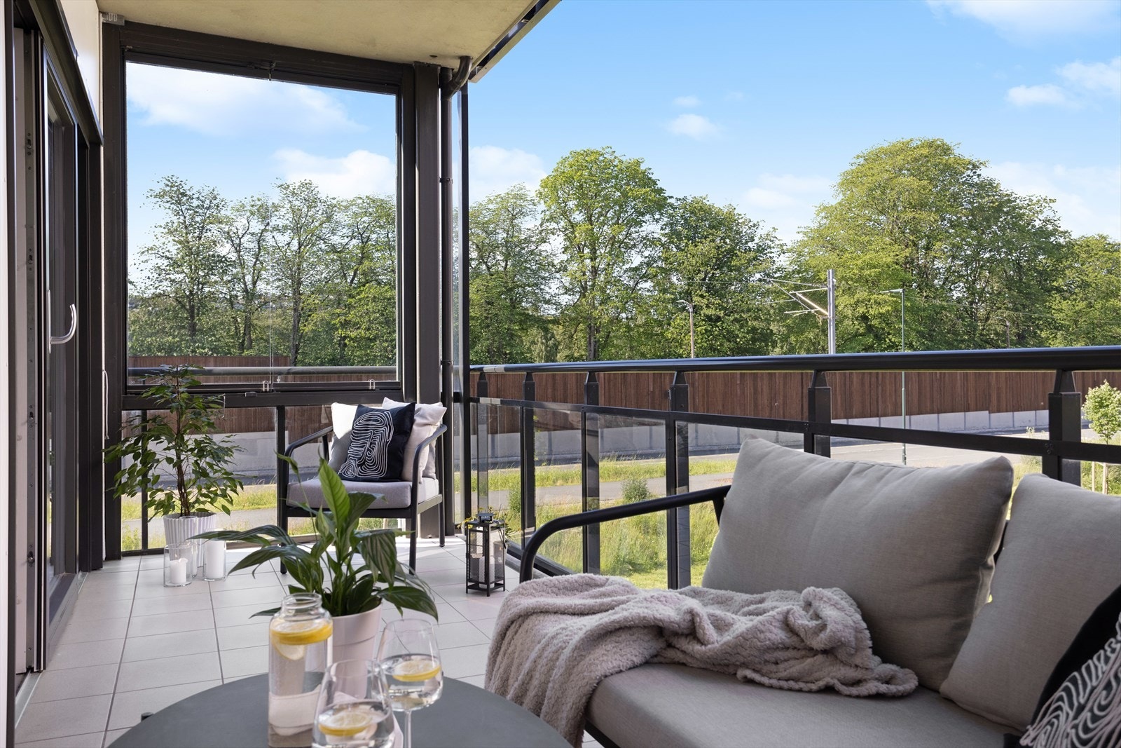 På balkongen meldes det om gode solforhold! Galleribilde