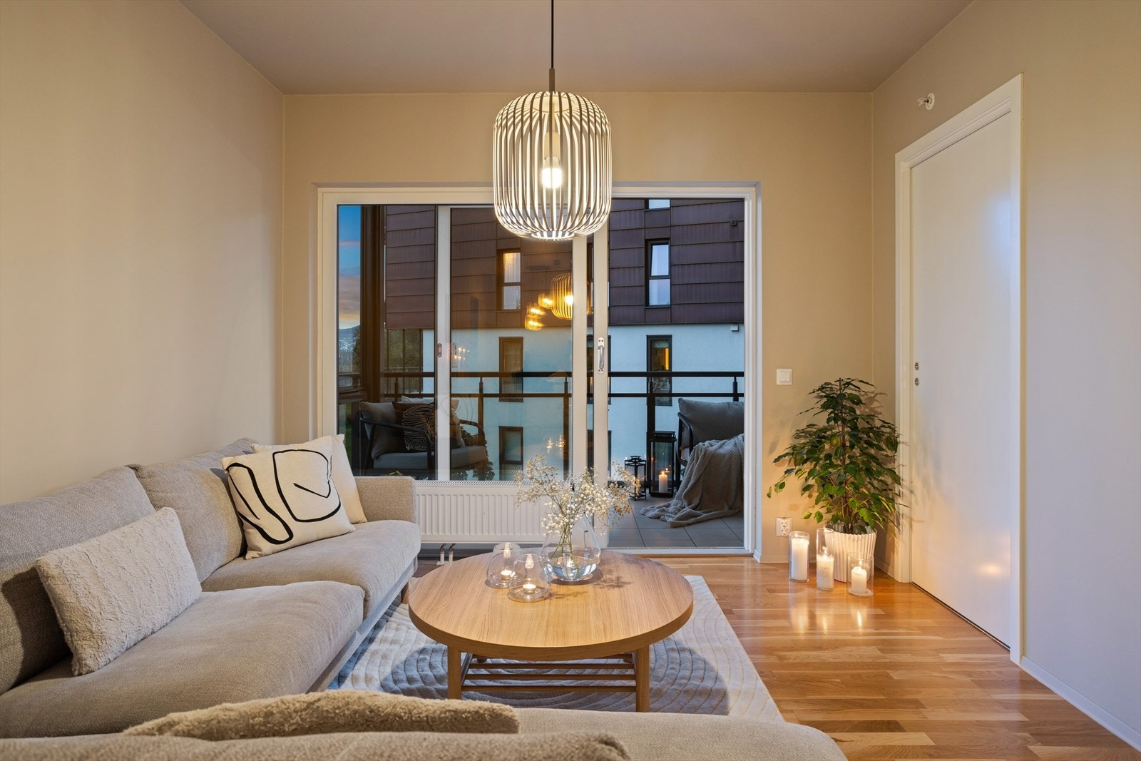 Kveldsfoto. Galleribilde