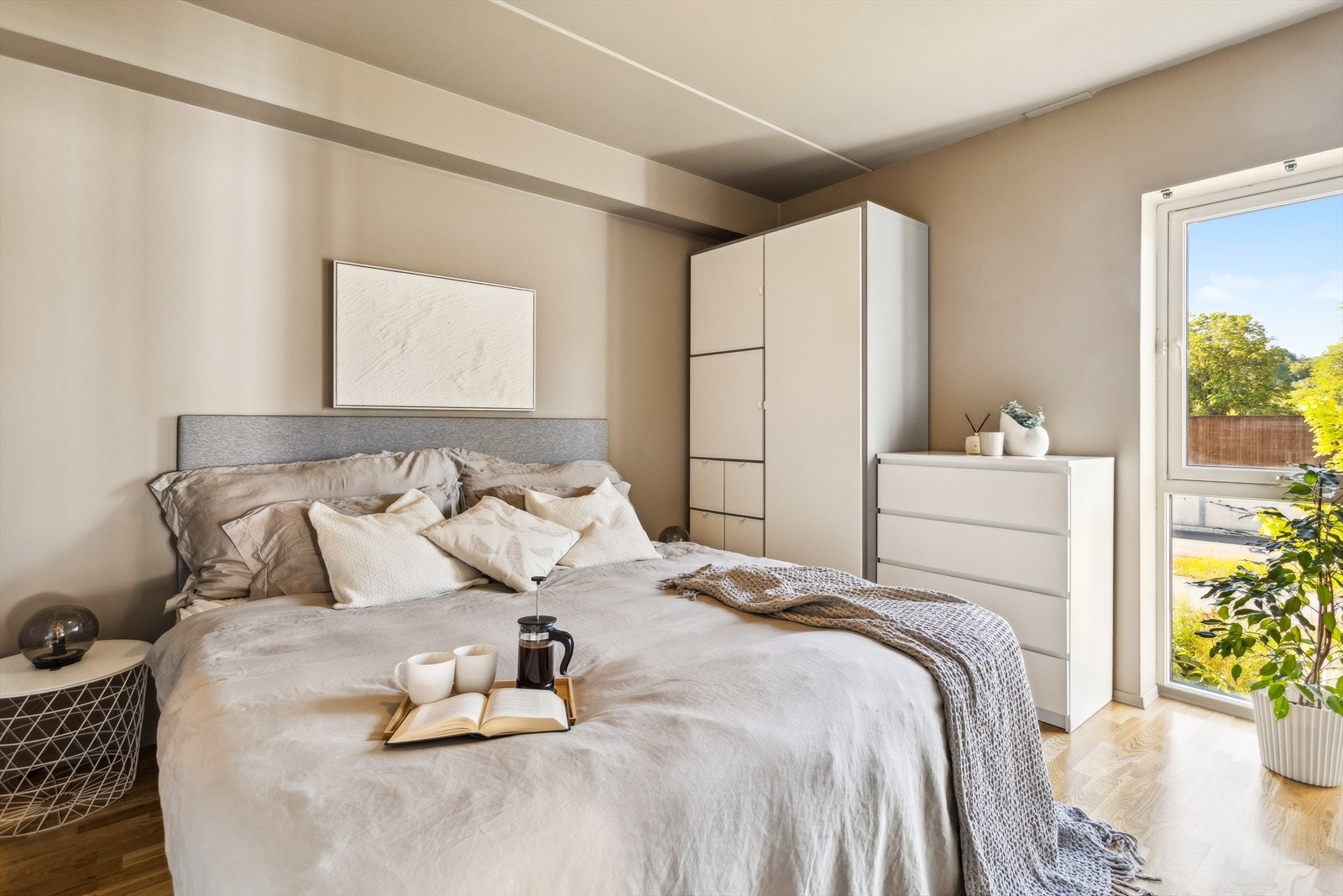 God plass til garderober. Galleribilde