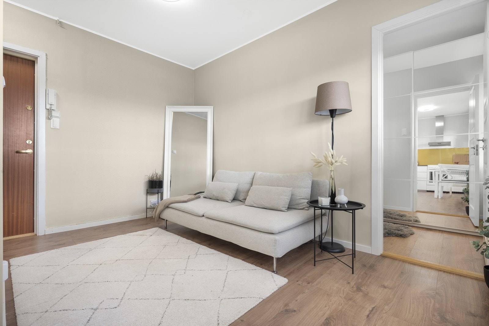 Dette er en lys og pen 2-roms leilighet beliggende på Torshov i et veletablert boligområde. Galleribilde