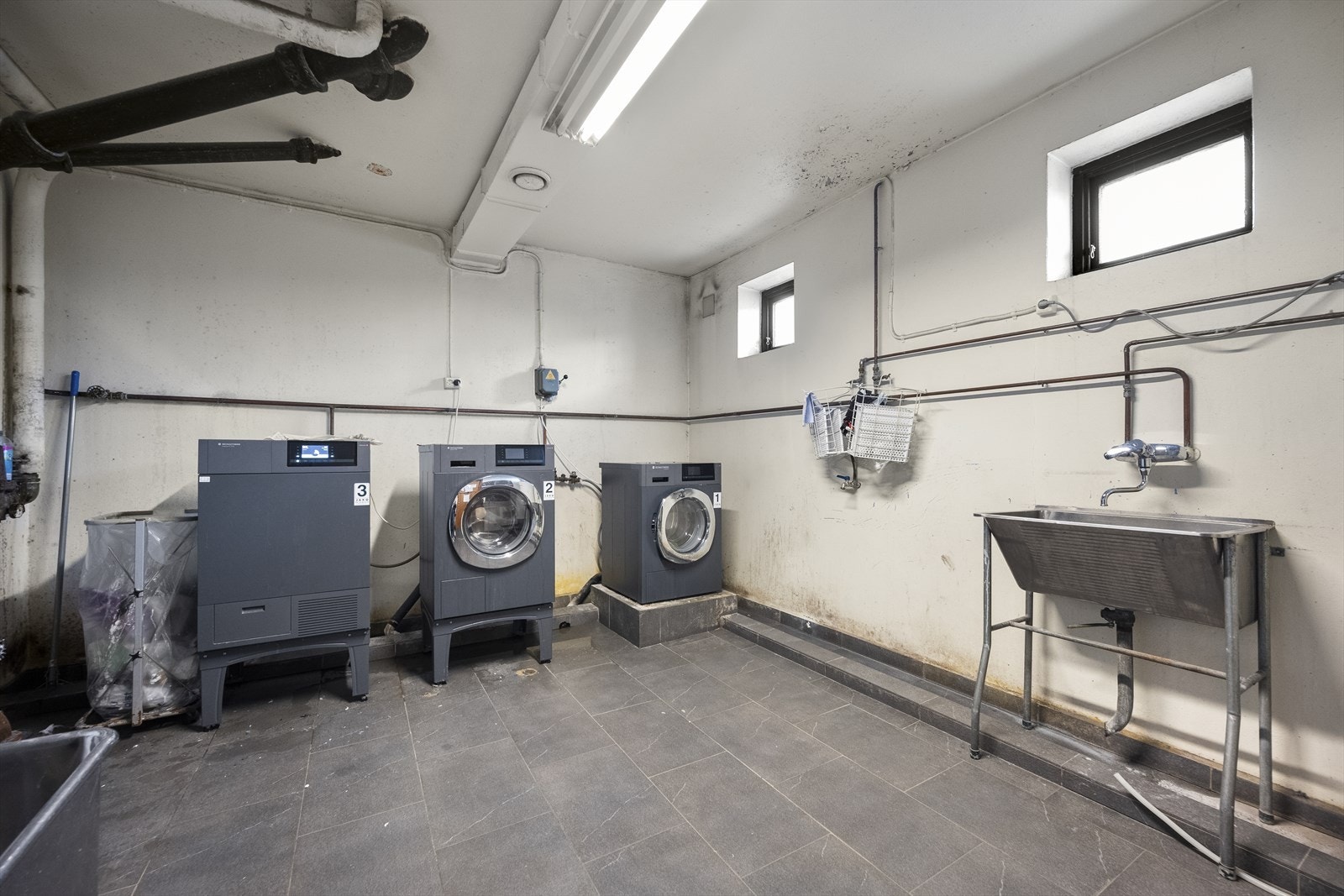 Leiligheten disponerer vaskemaskin men det er også et felles vaskeri om behov. Galleribilde