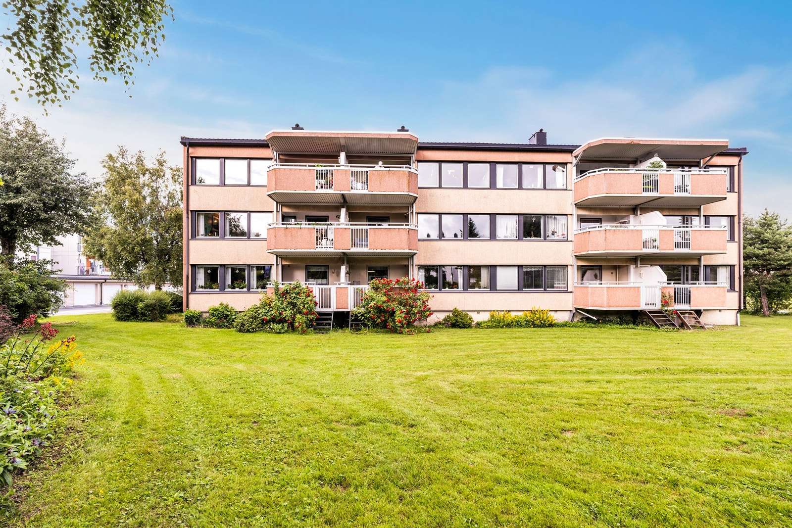 Leiligheten ligger fint til i feltet med godt med utsyn og lite innsyn. Galleribilde