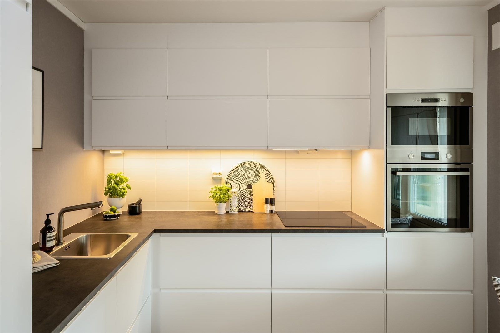 Moderne hjørnekjøkken på 7,5 m² fra 2020. Galleribilde