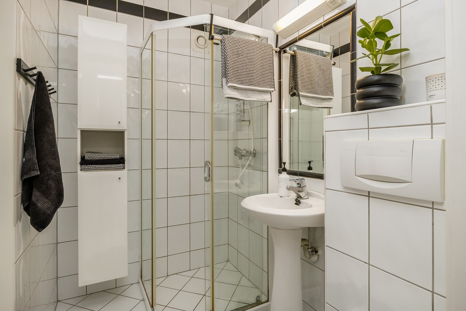 Flislagt bad på 2,7 m². Galleribilde