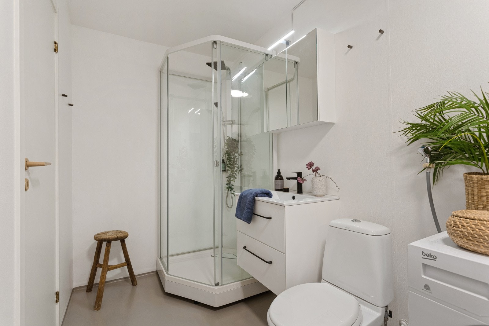 Bad i lyse farger Galleribilde