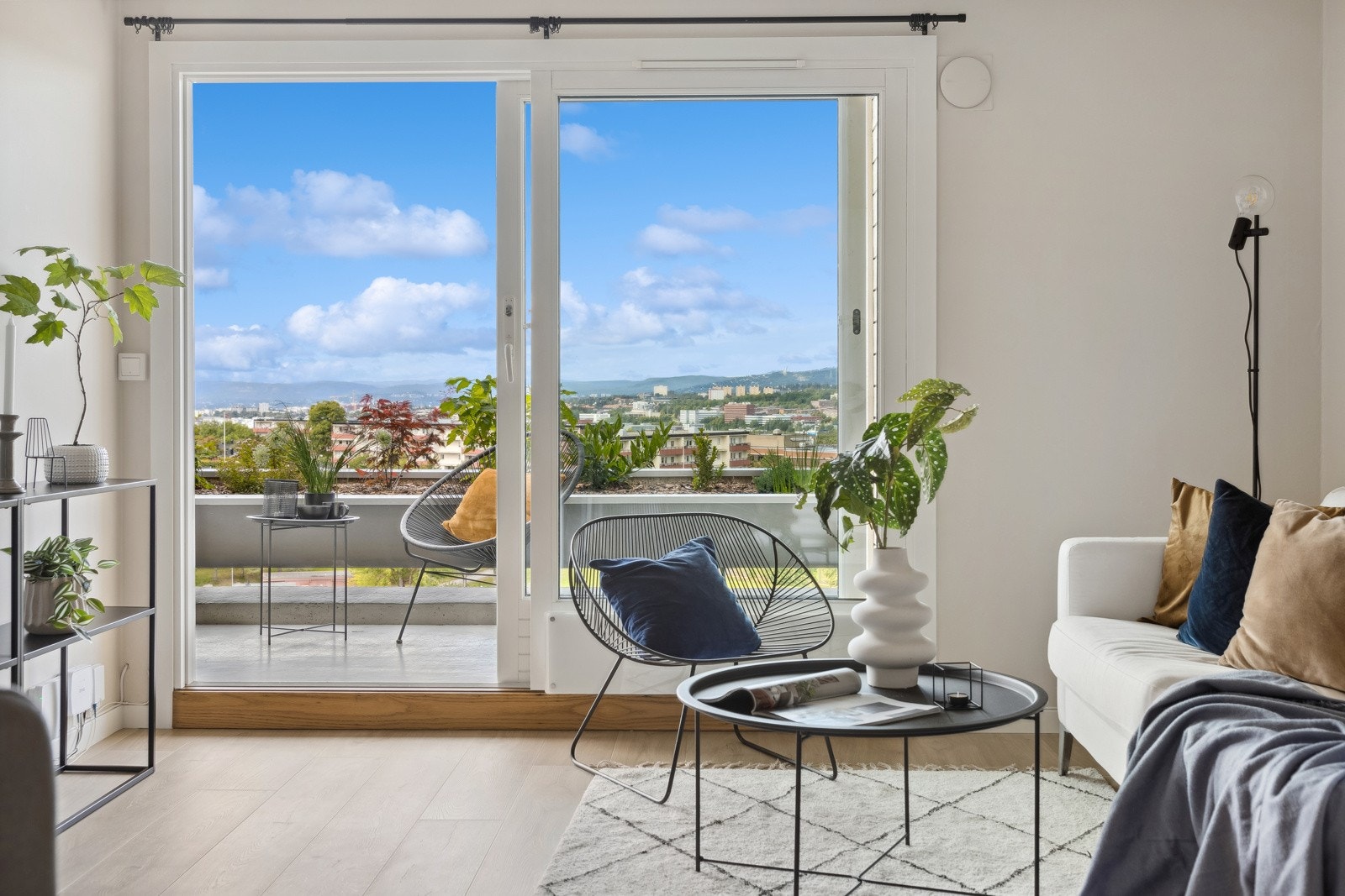 Stue med utgang til balkong Galleribilde