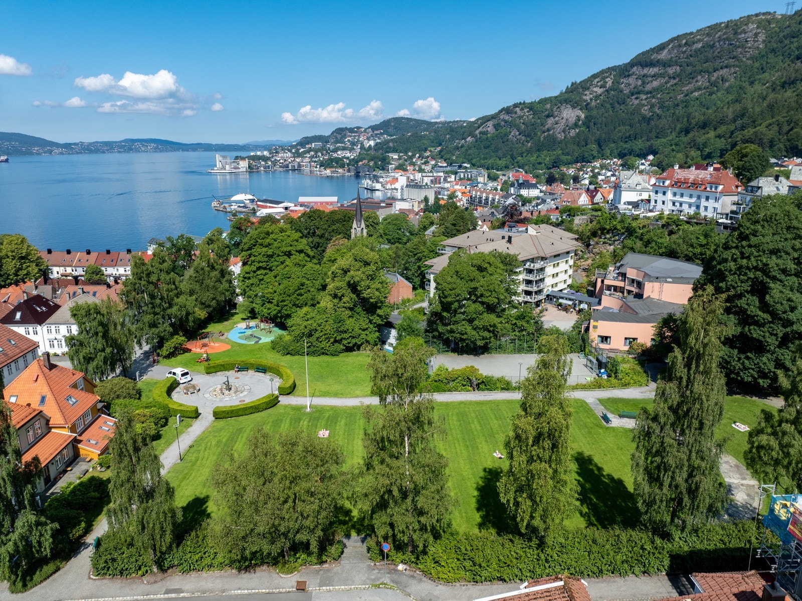 Meyermarken - en stor felles hage bare ett kvartal unna. Galleribilde