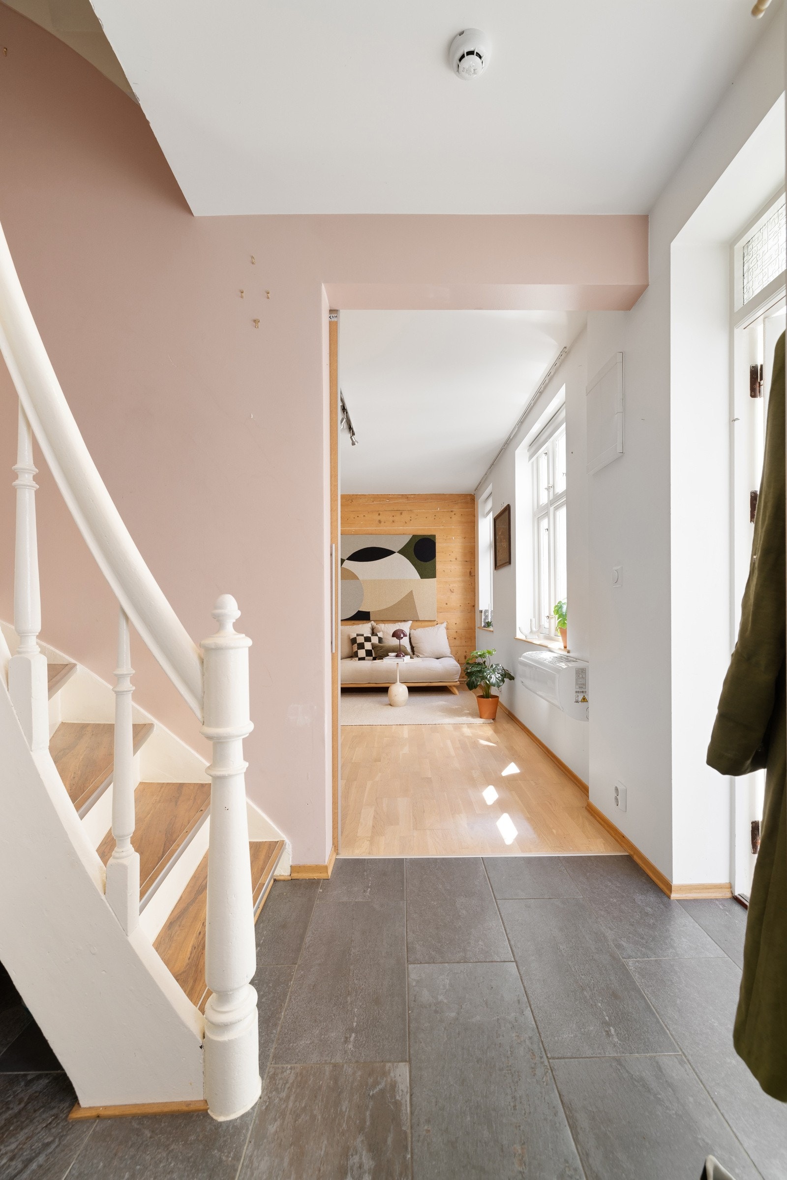 Vi går videre inn i stuen. Galleribilde