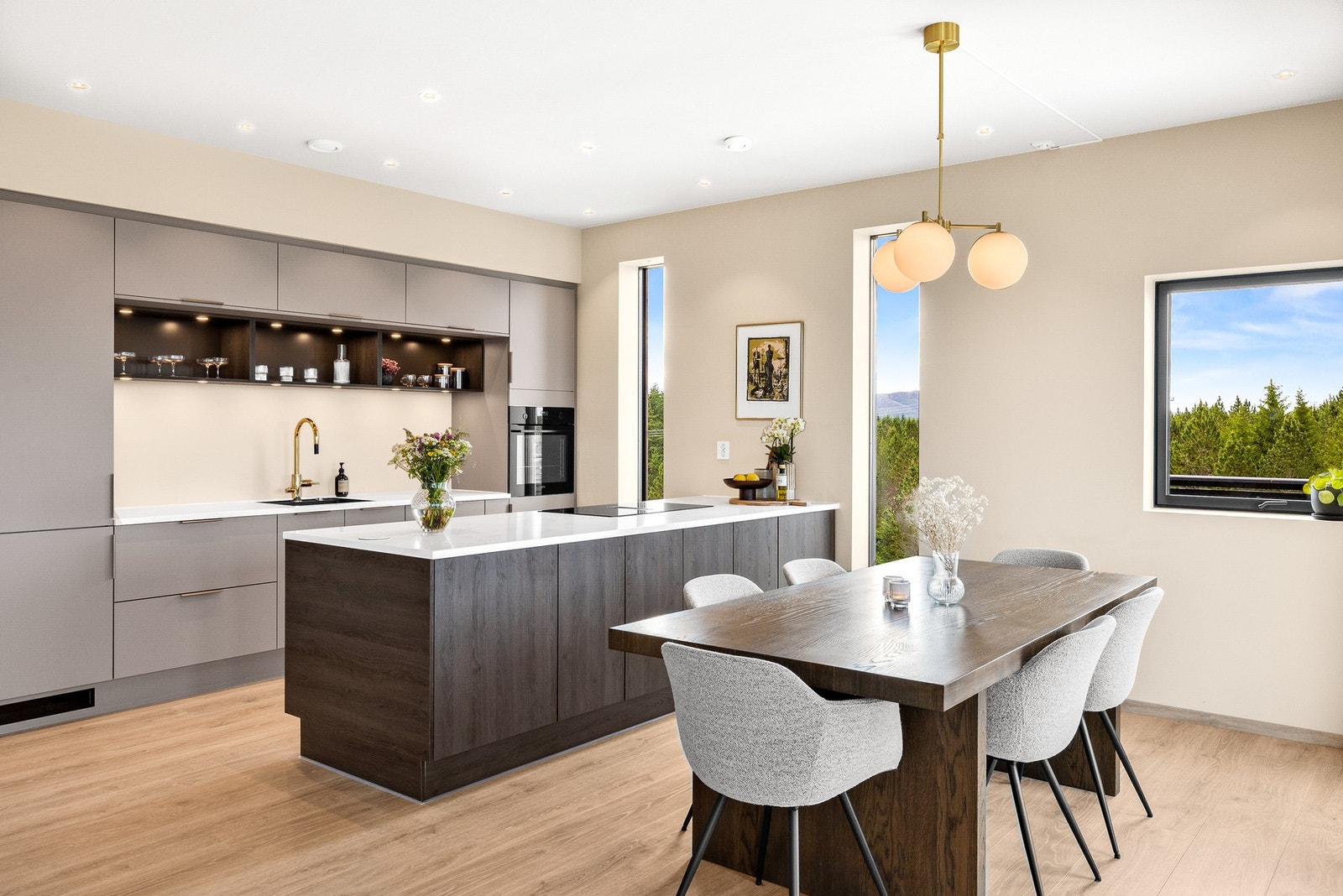 Boligen har en gjennomgående delikat stil Galleribilde