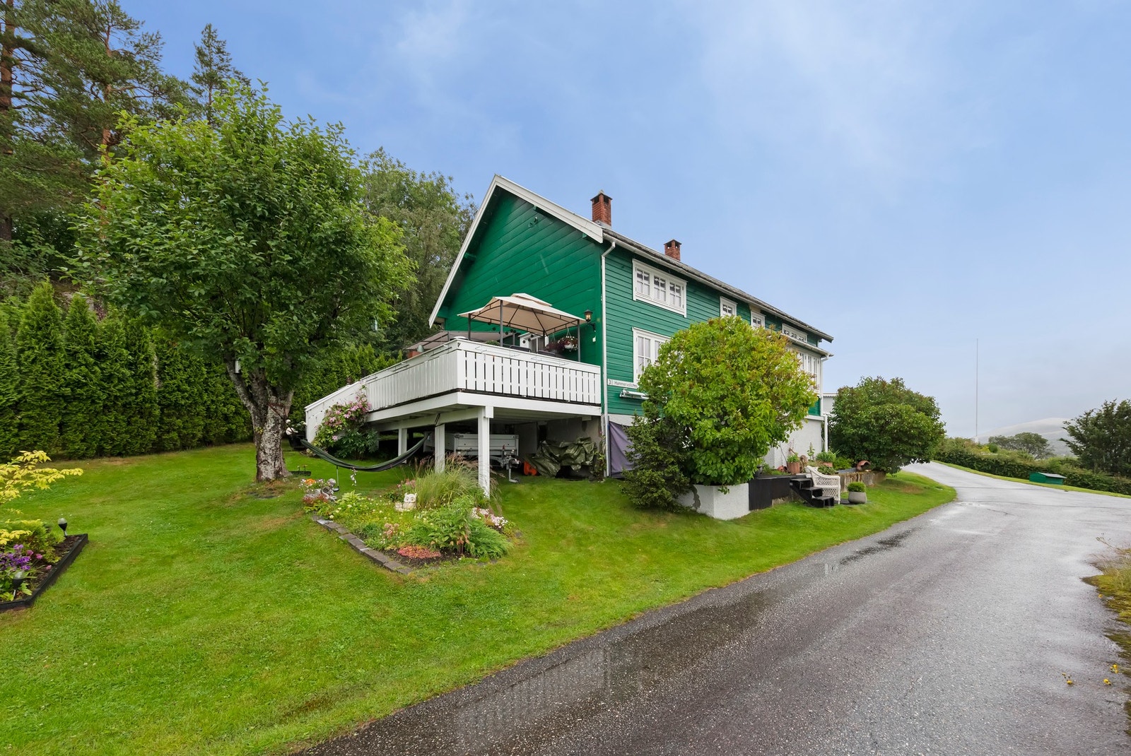 Idyllisk uteområde og barnevennlig beliggenhet. Galleribilde