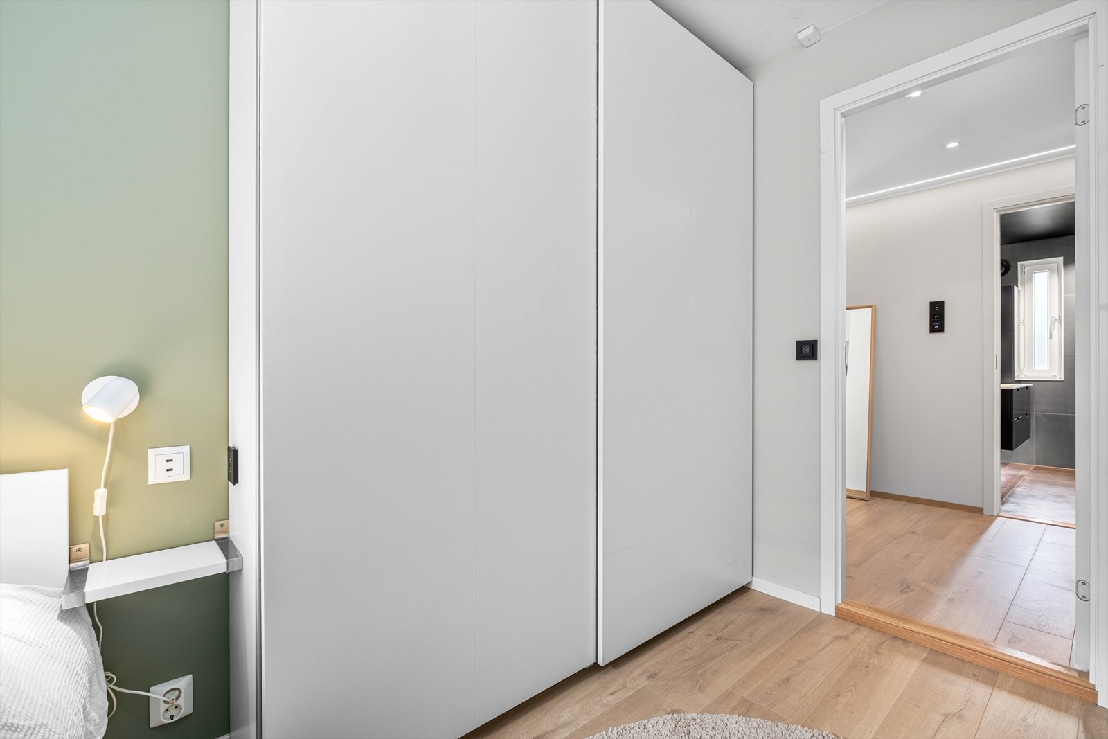 Praktisk USB-uttak i veggen Galleribilde